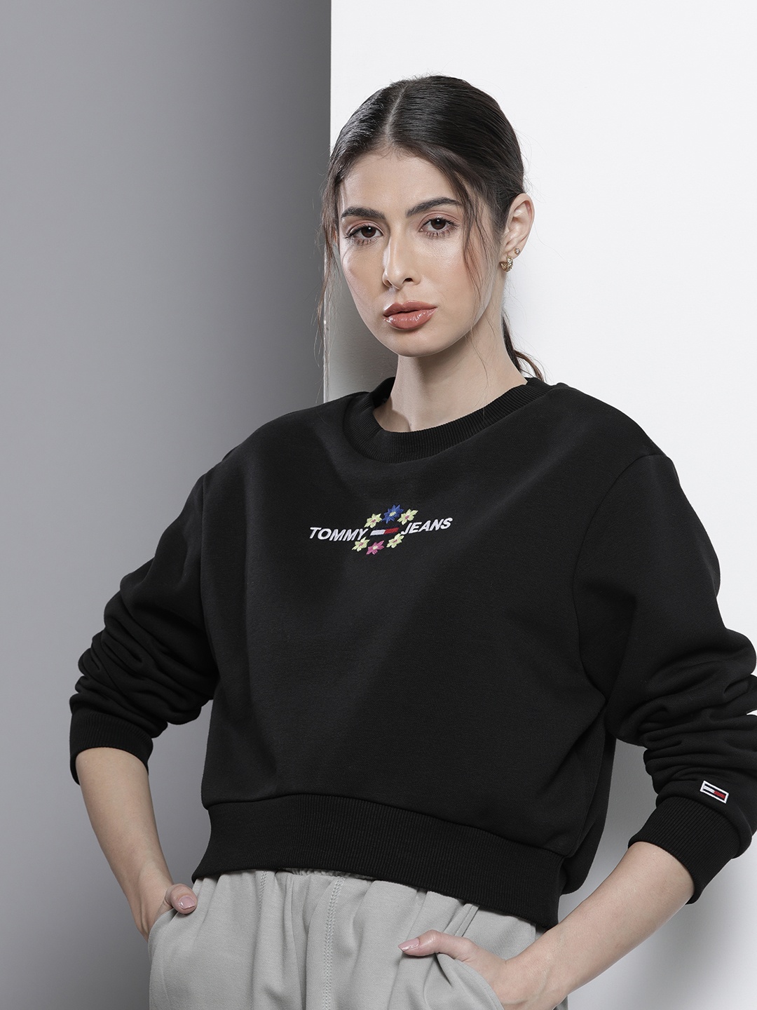 

Tommy Hilfiger Women Black Embroidered Sweatshirt