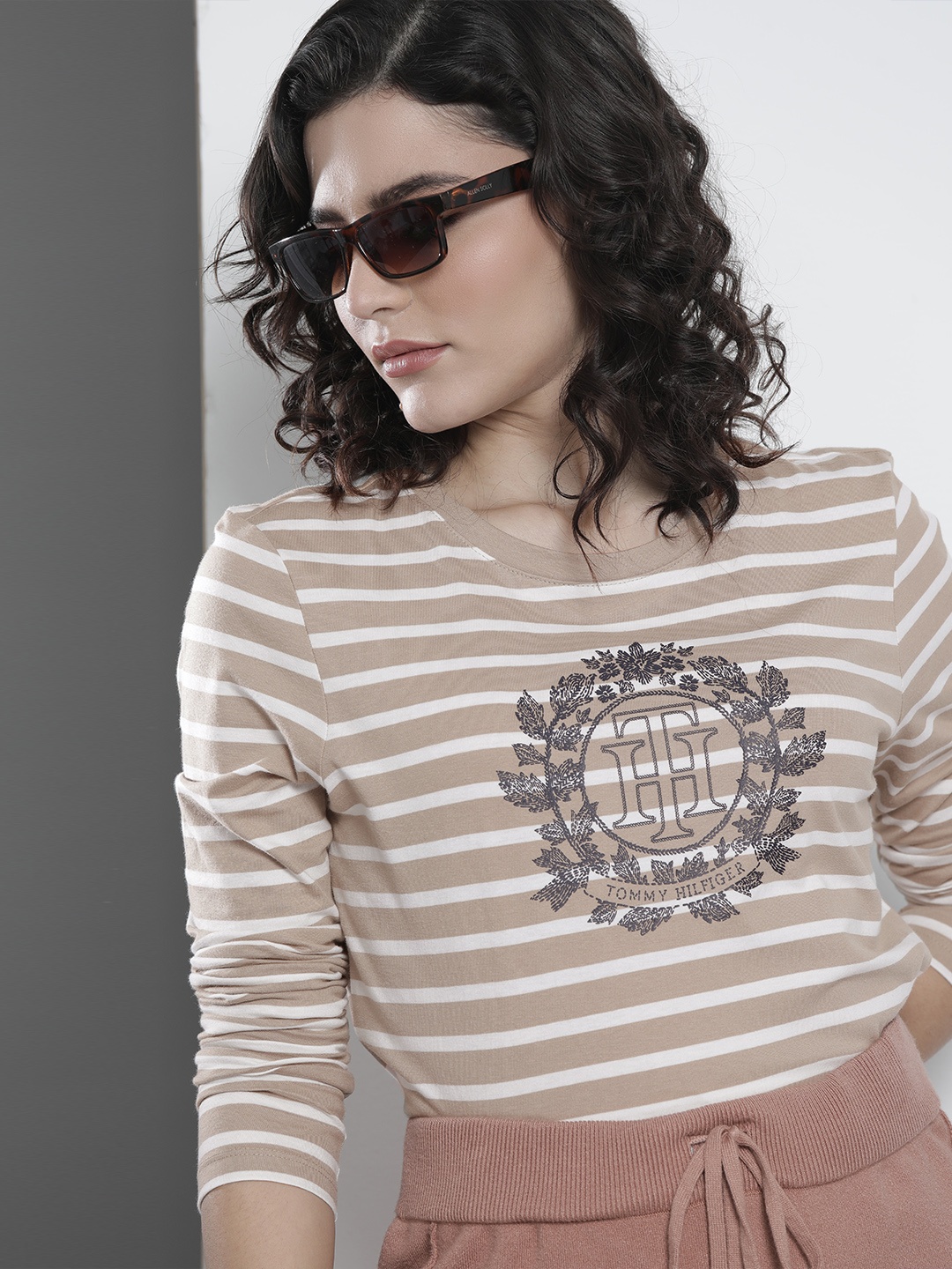 

Tommy Hilfiger Women Beige White Striped Organic Cotton T-shirt
