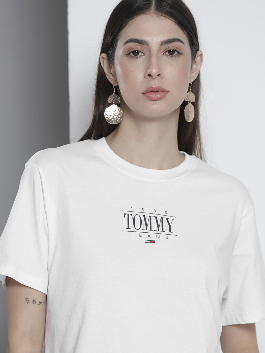 

Tommy Hilfiger Women White & Black Brand Logo Printed Organic Cotton T-shirt