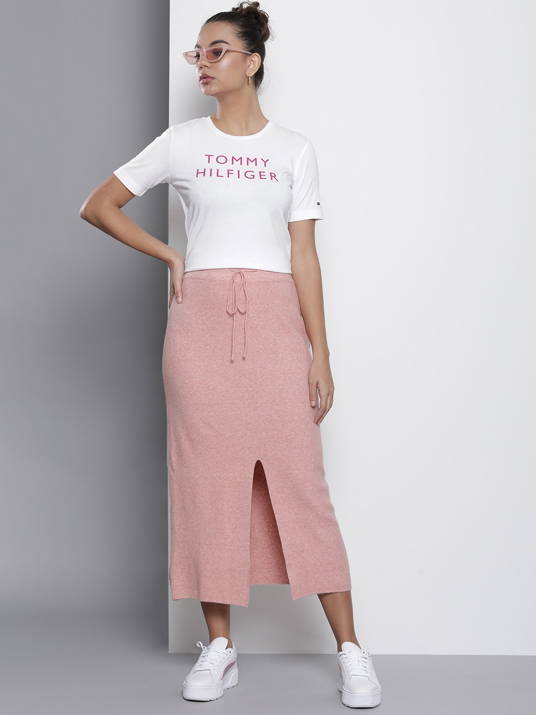 

Tommy Hilfiger Women White Brand Logo Printed Pure Cotton Slim Fit T-shirt