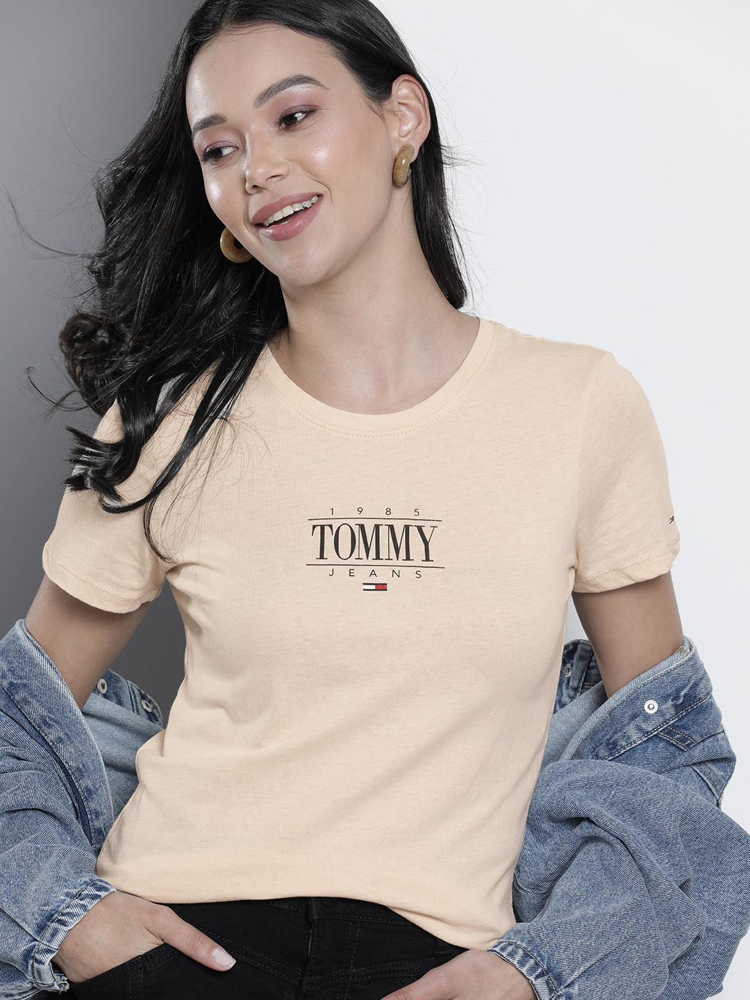 

Tommy Hilfiger Women Beige & Black Brand Logo Printed Slim Fit T-shirt