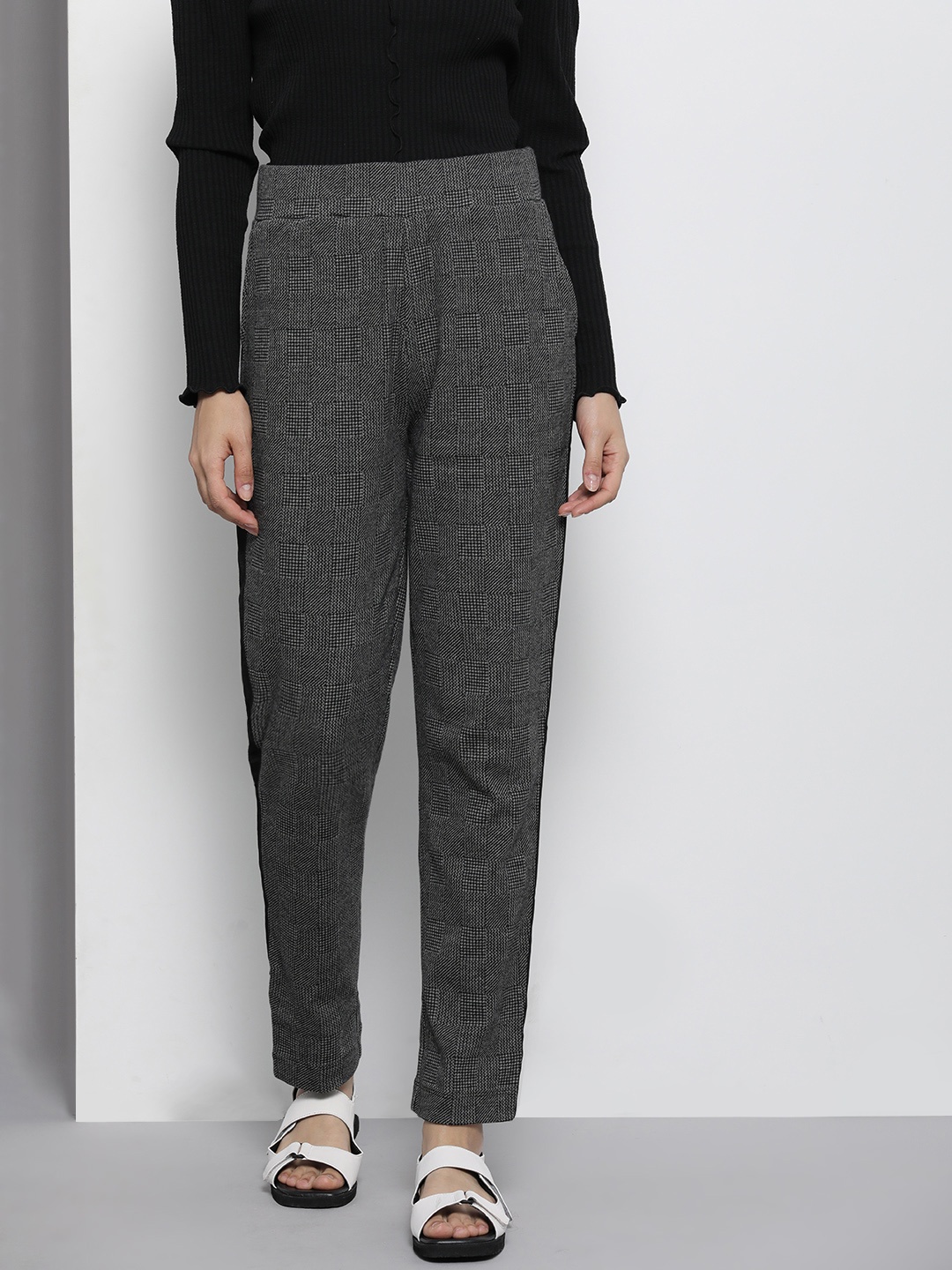 

Tommy Hilfiger Women Grey Checkes Wrinkle Free Formal Trousers