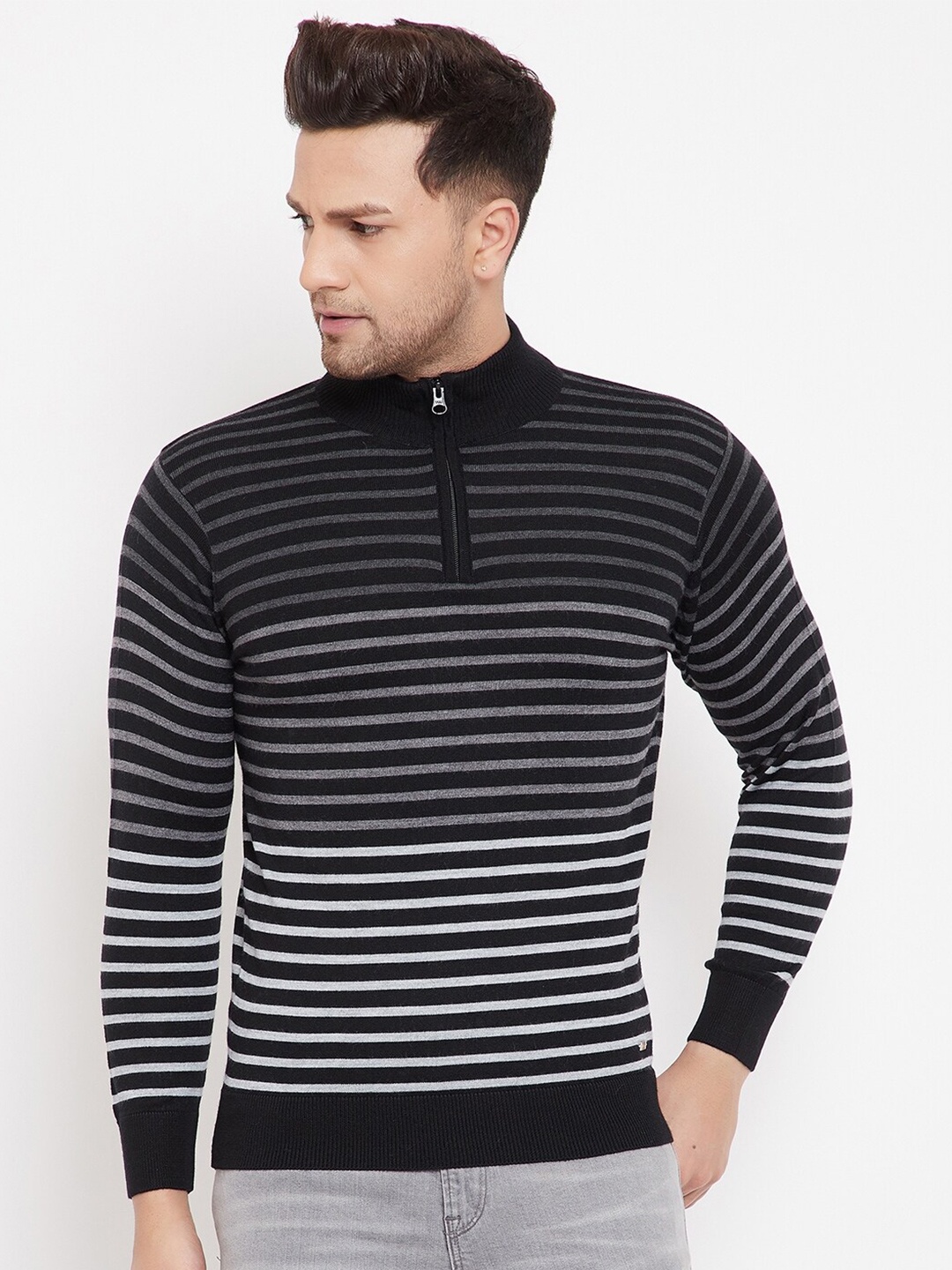

98 Degree North Men Black Striped Sweater Vest