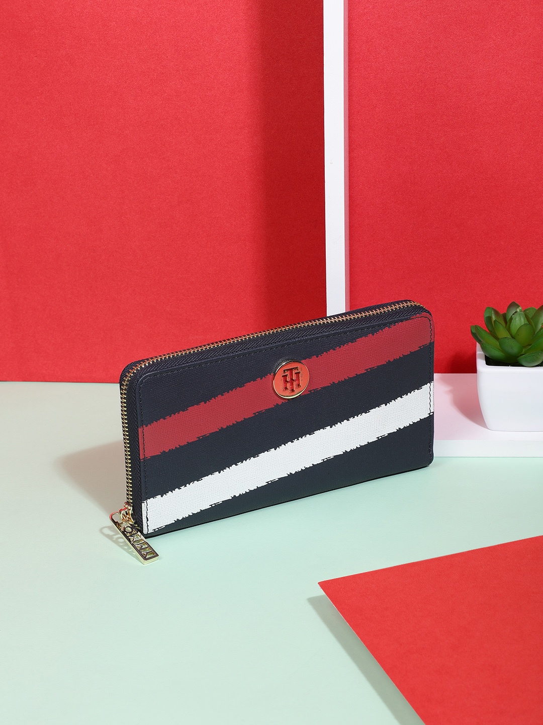 

Tommy Hilfiger Women Navy Blue & White Striped Leather Zip Around Wallet