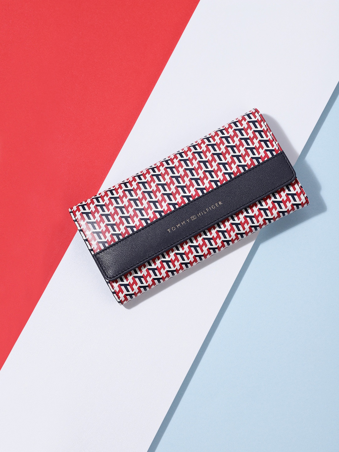 

Tommy Hilfiger Women Navy Blue & Red Brand Logo Print Leather Three Fold Wallet
