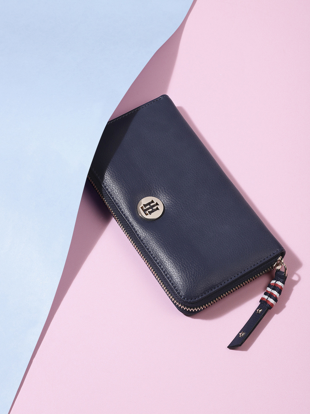 

Tommy Hilfiger Women Navy Blue Solid Leather Zip Around Wallet