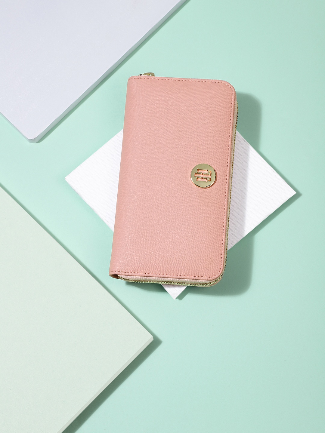 

Tommy Hilfiger Women Pink Saffiano Effect Leather Zip Around Wallet