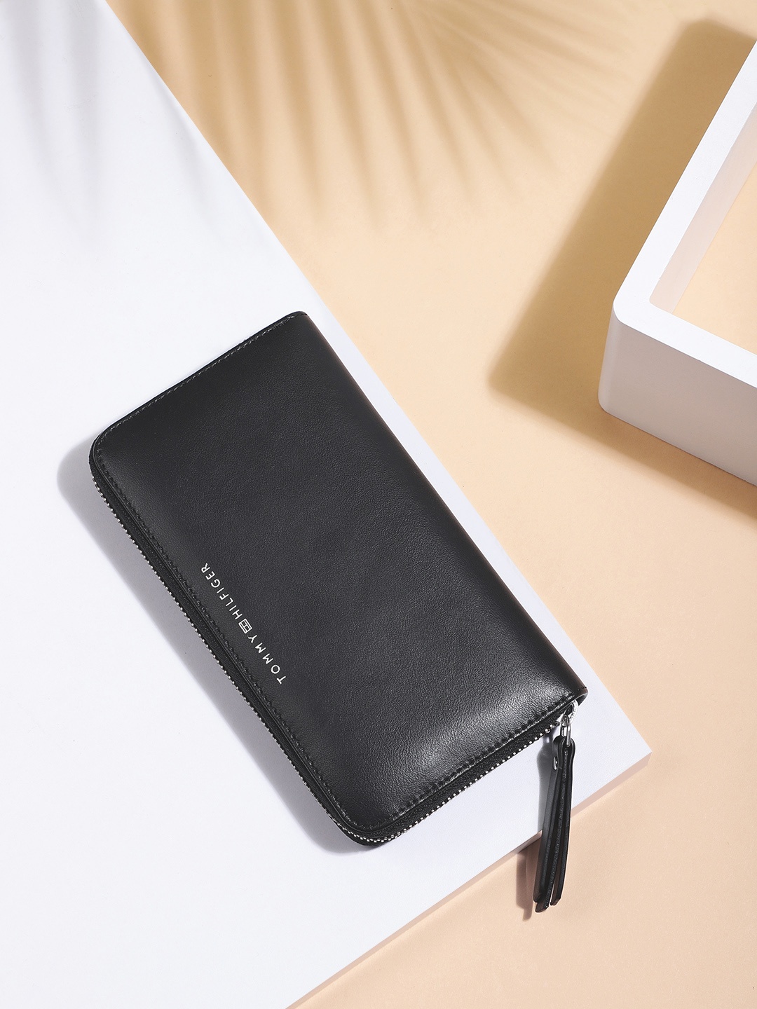 

Tommy Hilfiger Women Black Leather Zip Around Wallet
