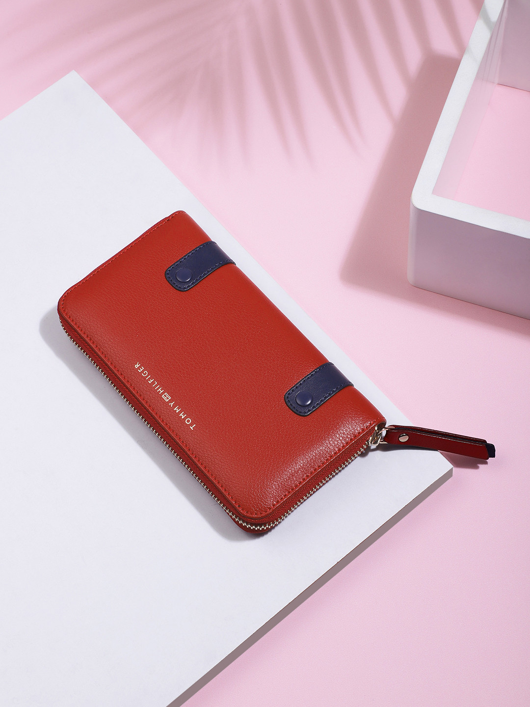 

Tommy Hilfiger Women Red & Navy Blue Applique Leather Zip Around Wallet