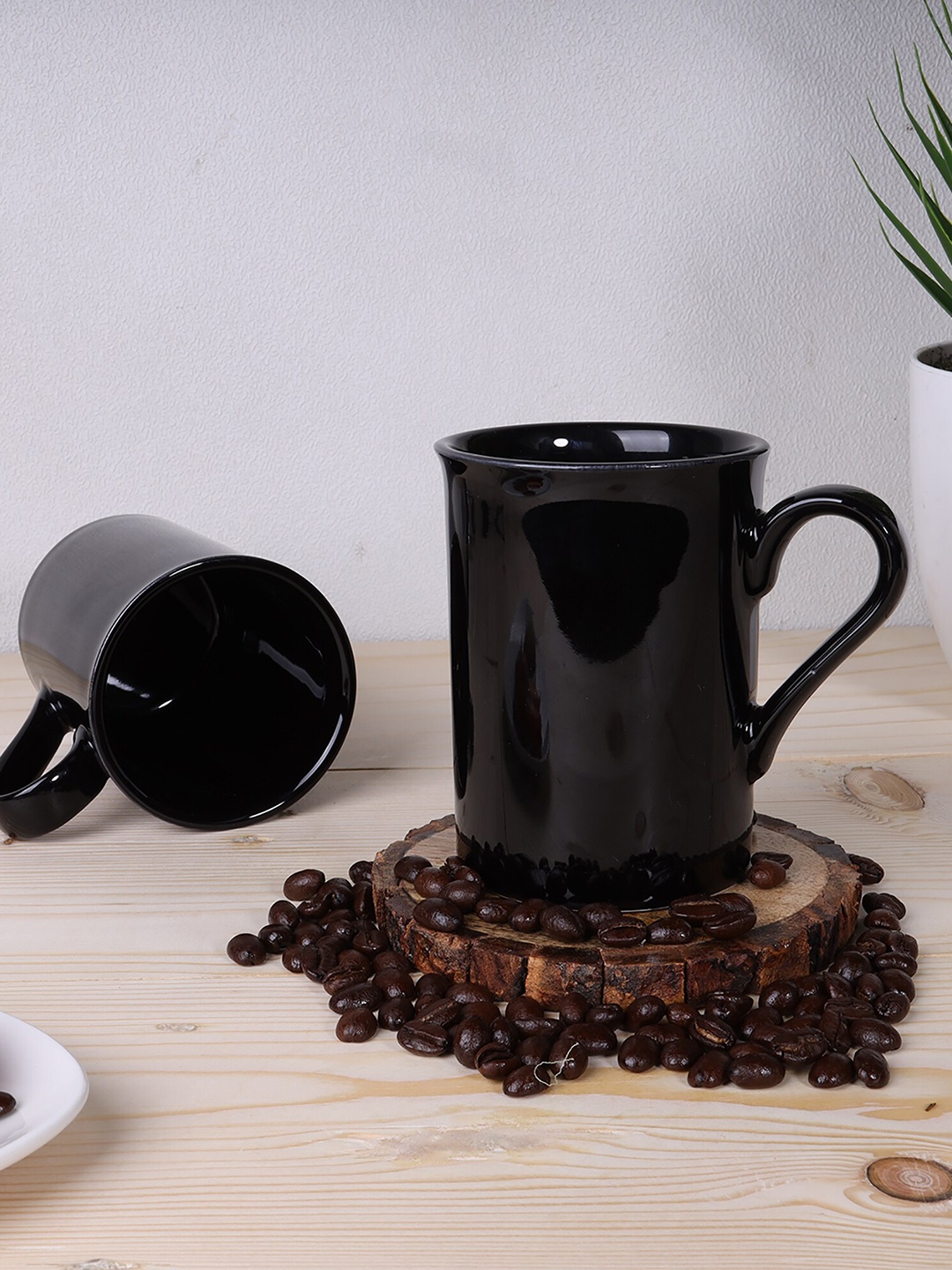 

Ariane Set of 2 Black Handcrafted Solid Porcelain Glossy Mugs