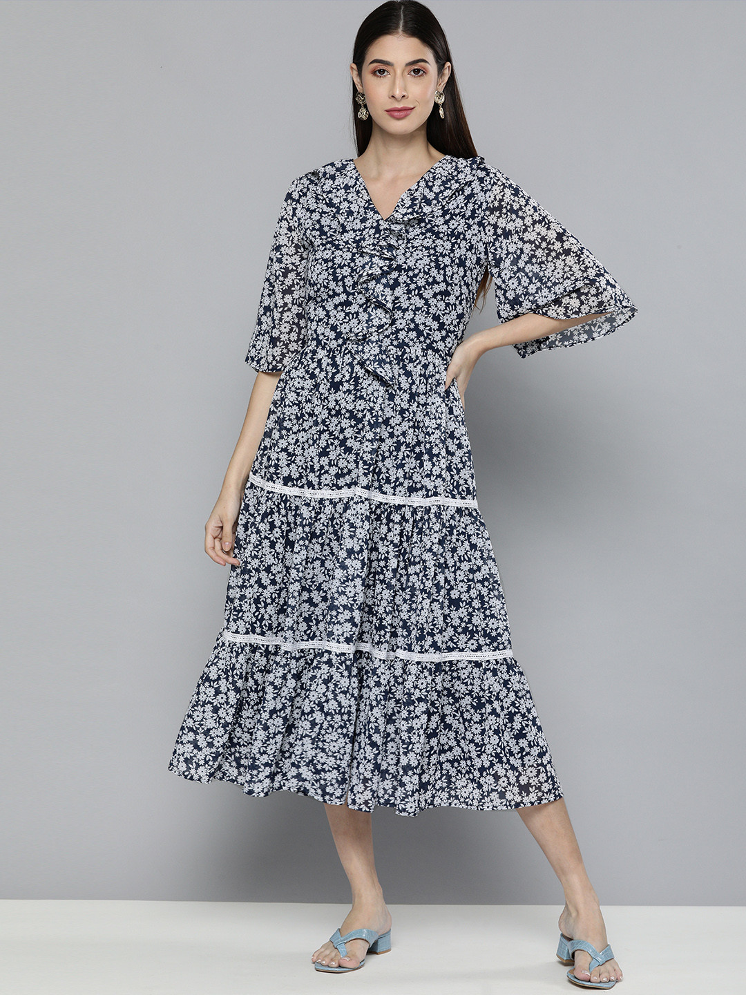 

Kvsfab Women Blue & White Floral Sustainable Georgette Dress