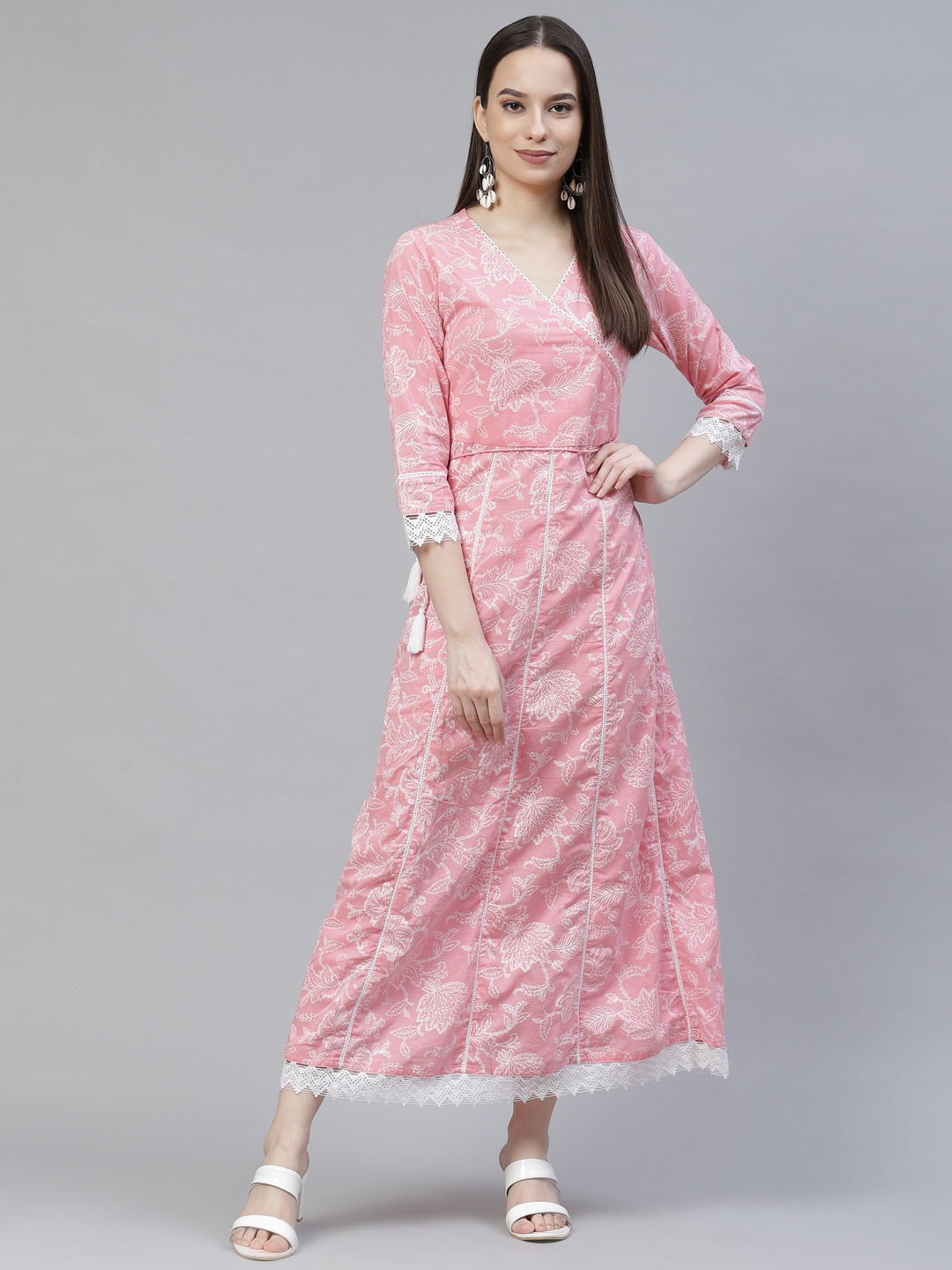 

Meeranshi Pink & White Floral Maxi Dress