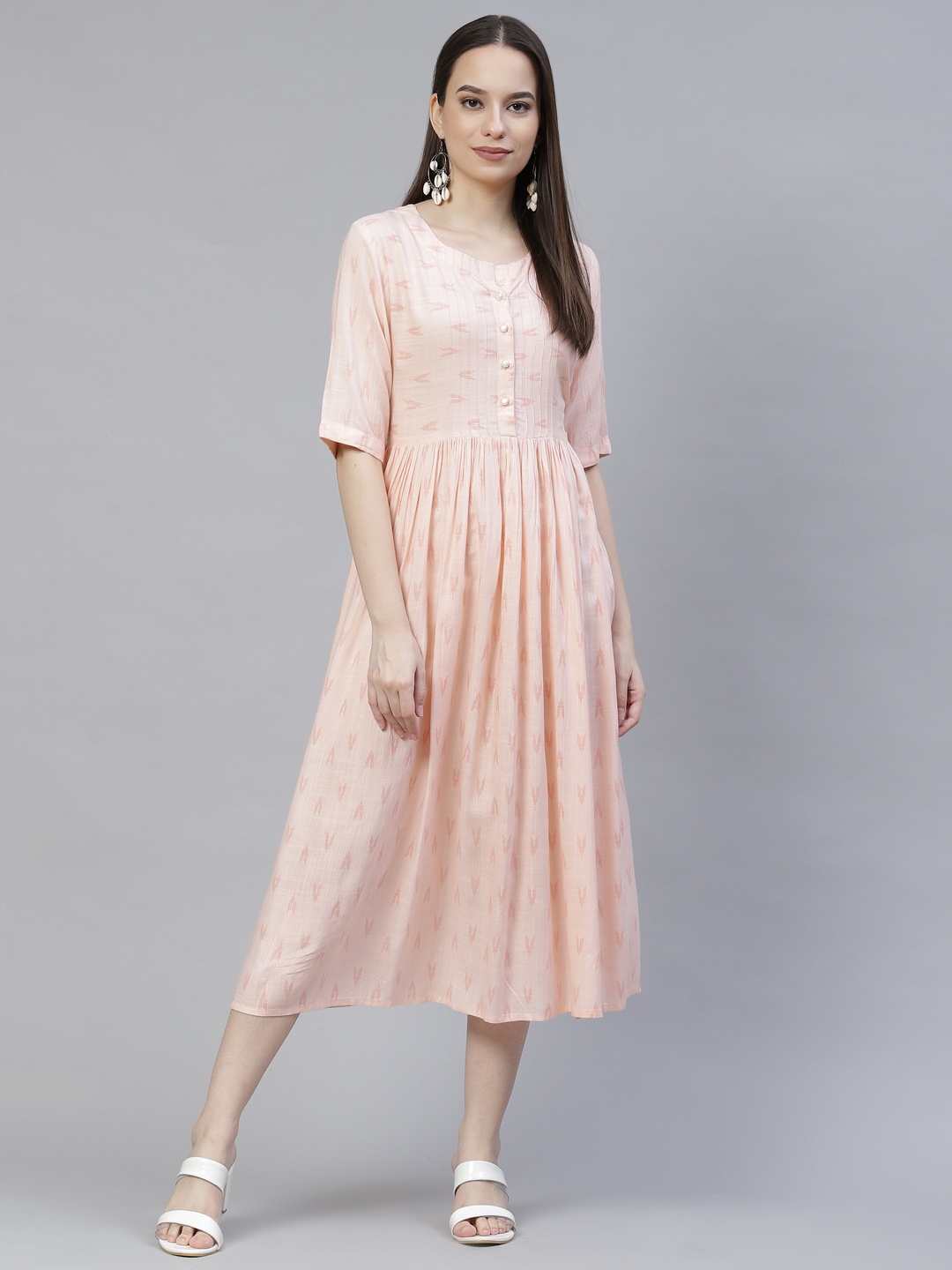 

Meeranshi Women Peach-Coloured Geometric Printed Floral Anarkali Kurta