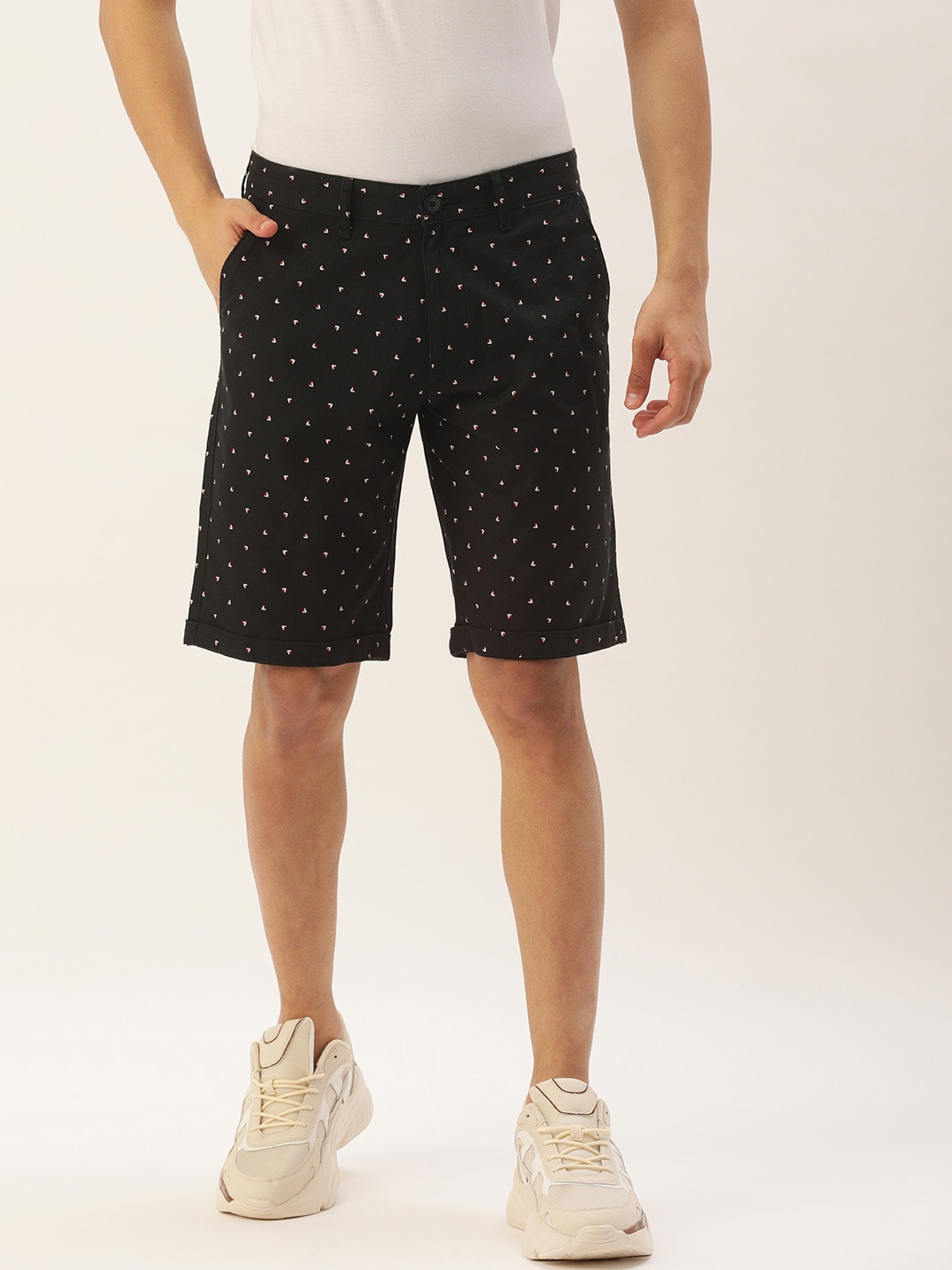 

IVOC Men Black & White Printed Slim Fit Chino Shorts