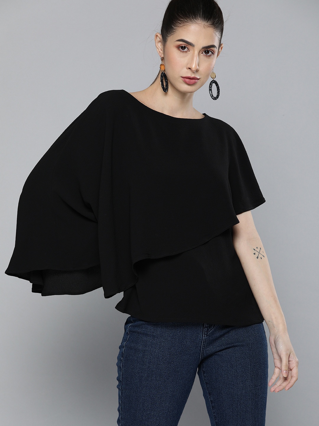 

Kvsfab Black Layered Flared Sleeve Regular Top