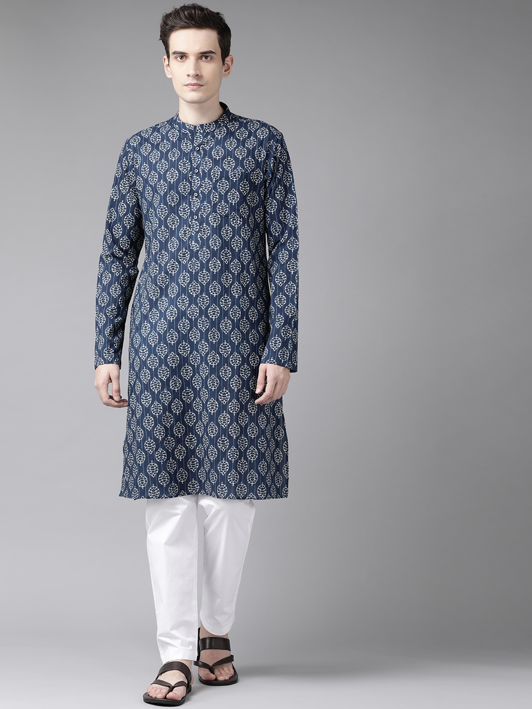 

See Designs Men Navy & White Pure Cotton Ethnic Motifs Printed Regular Kurta with Trousers, Navy blue