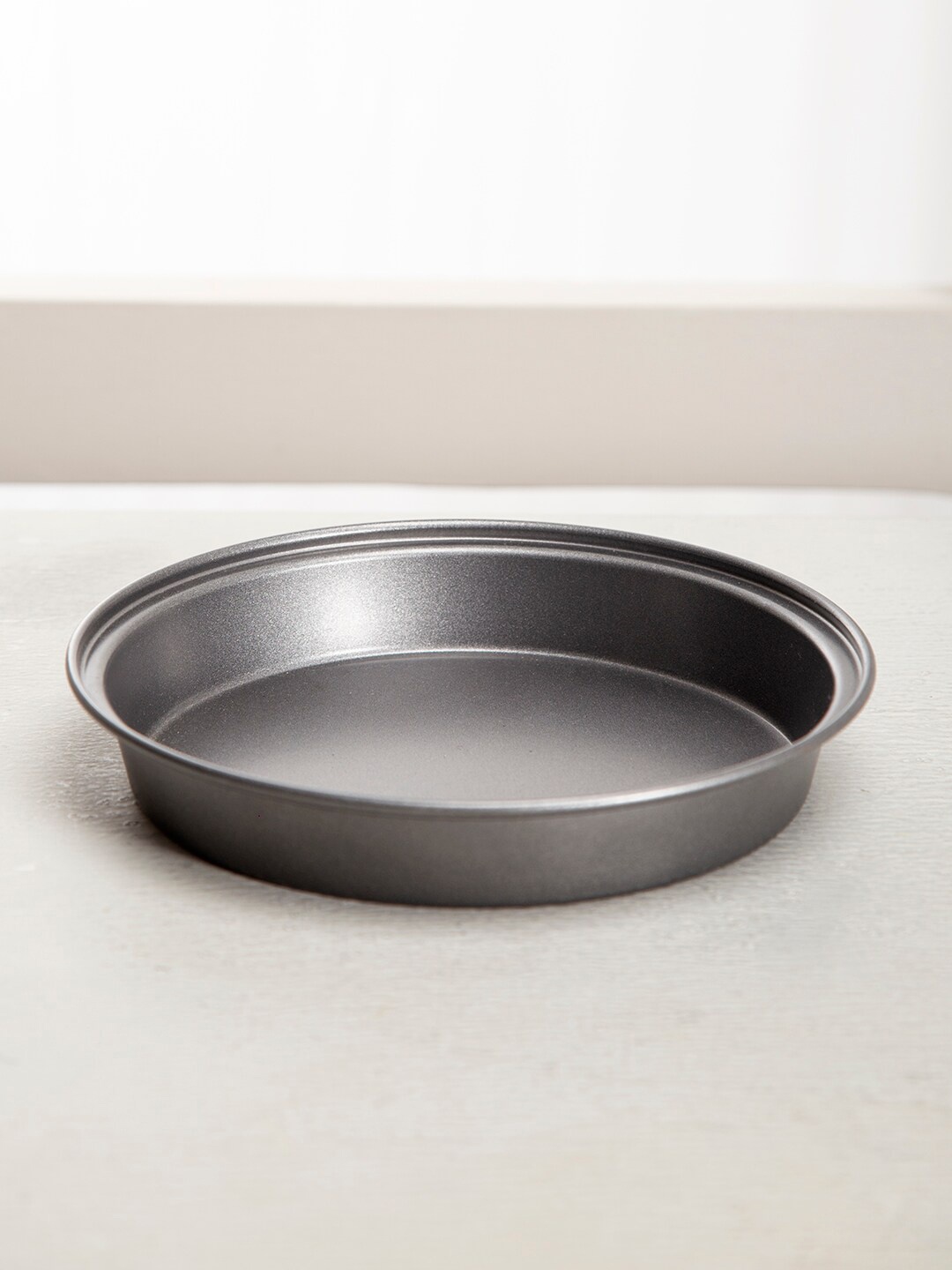 

Sabichi Black Round Non Stick Coating Cake Tin with Scratch Resistant