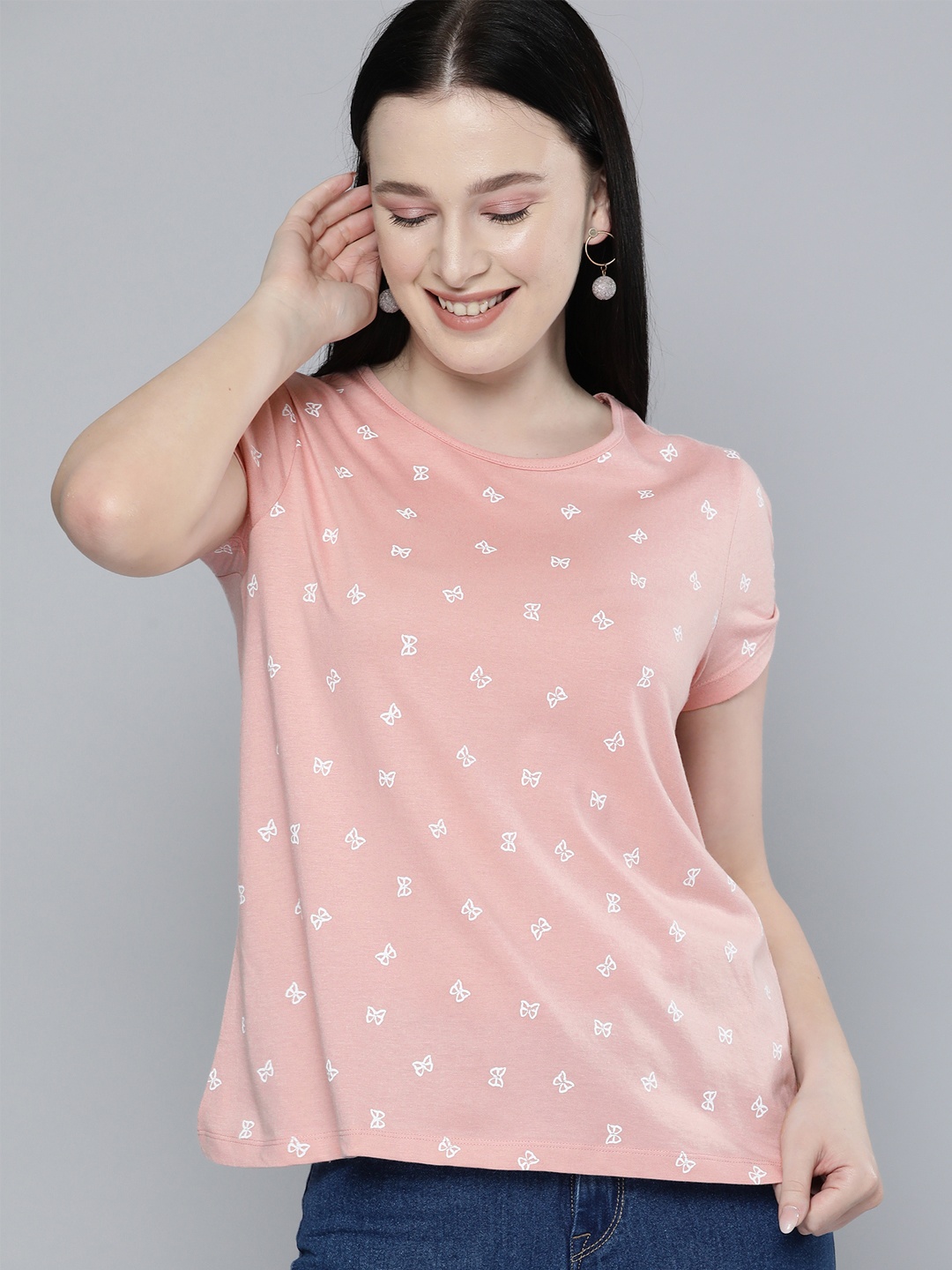 

Harvard Peach-Coloured & White Bow Print Slit Sleeve Regular Top