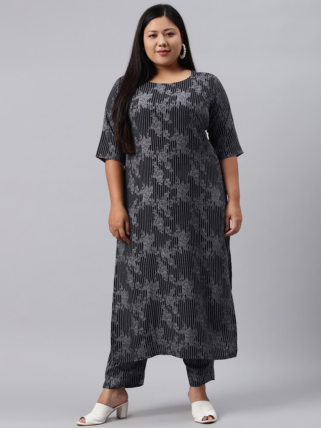 

EXTRA LOVE BY LIBAS Plus Size Women Black & Grey Floral Printed Flared Sleeves Kurta