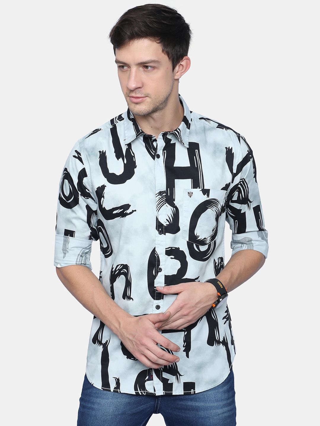 

VUDU Men Turquoise Blue & Black Typography Printed Pure Cotton Casual Shirt