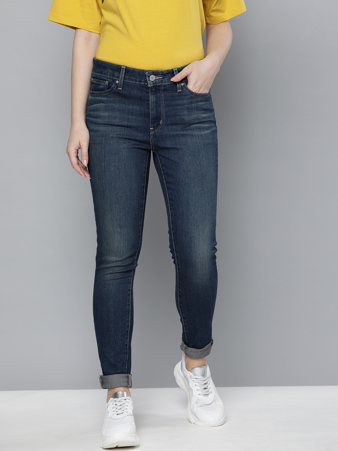 

Levis Women Blue 711 Skinny Fit Light Fade Stretchable Jeans
