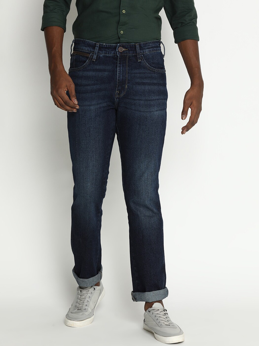 

Wrangler Men Dark Blue Solid Regular Fit Jeans