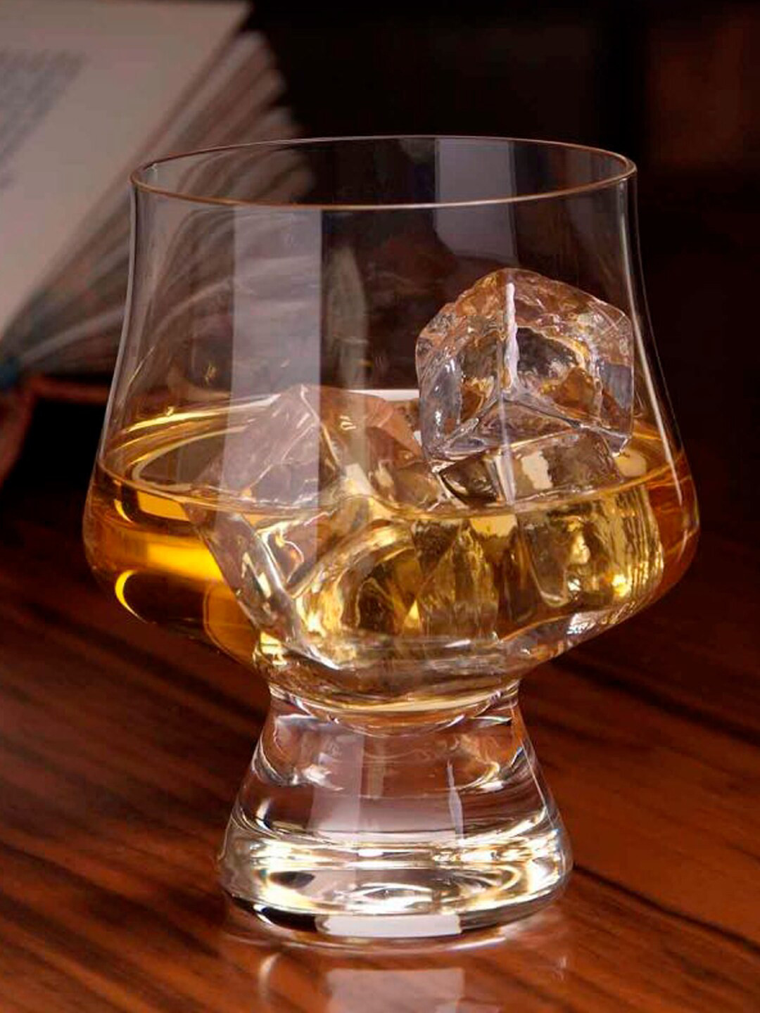 

DARTINGTON Transparent Solid Glass Armchair Spirit Snifter