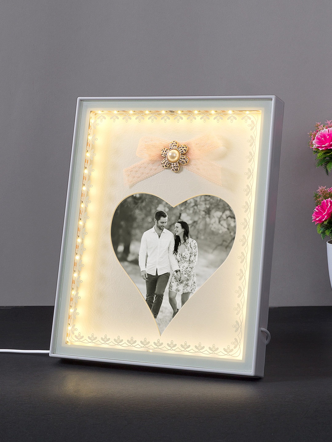 

Golden Peacock White Heart-Shaped LED Table-Top Photo Frame