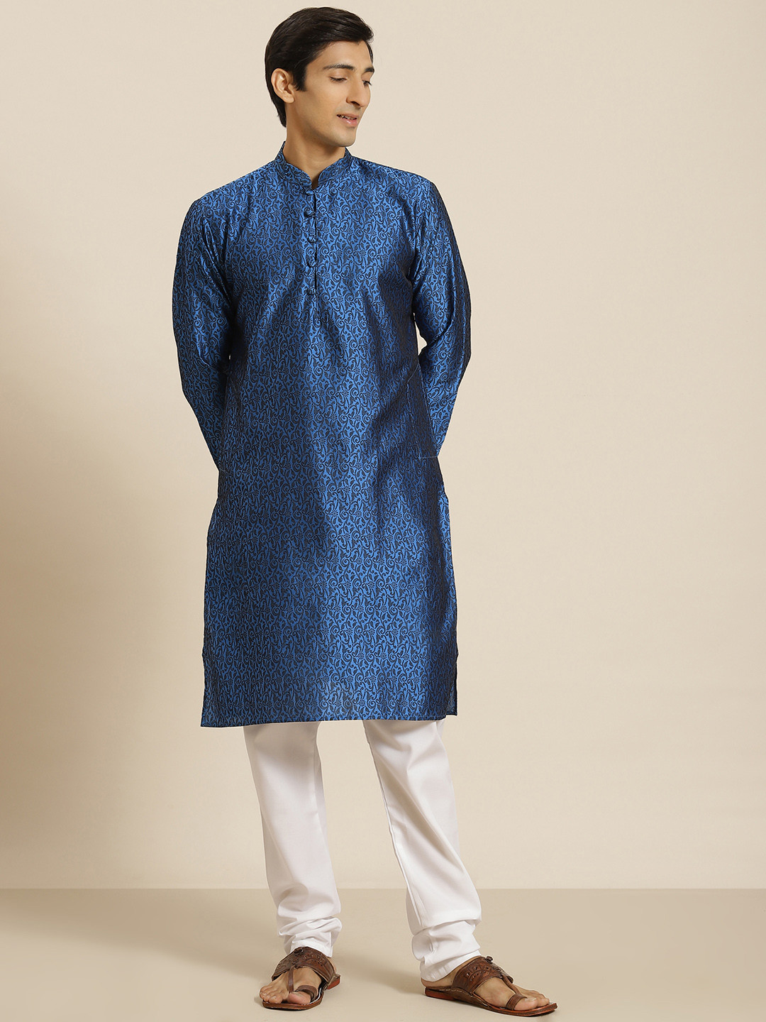 

SOJANYA Men Navy Blue & White Ethnic Motifs Pattern Kurta with Churidar