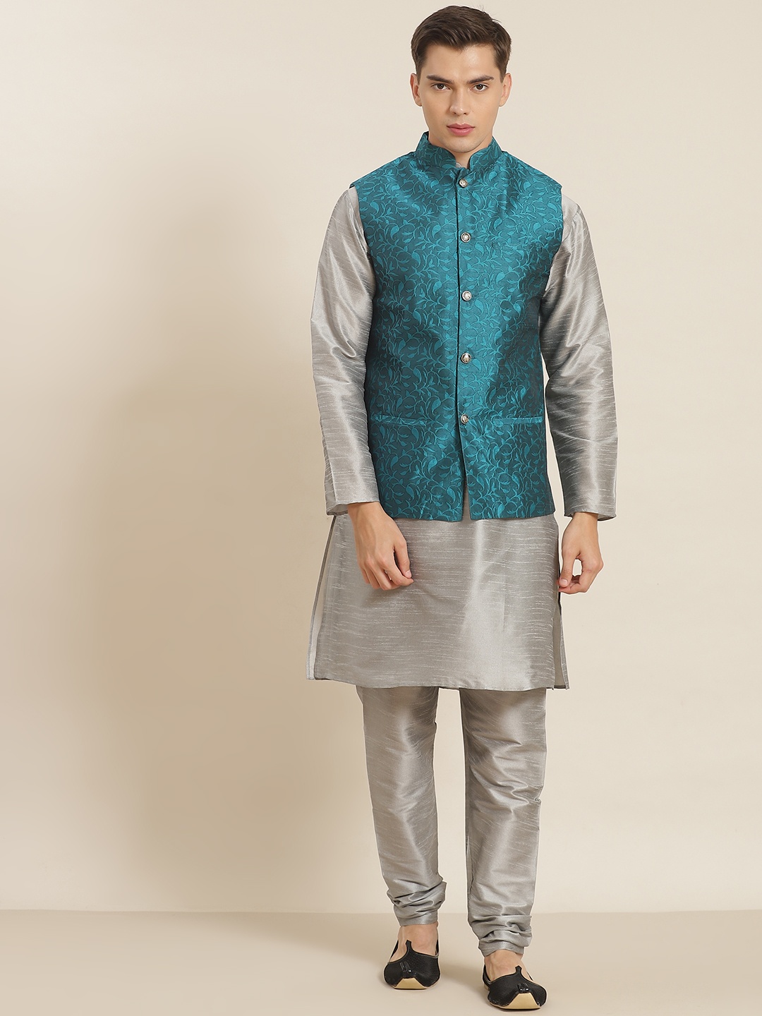 

SOJANYA Men Grey Woven Design Straight Kurta with Churidar & Nehru Jacket