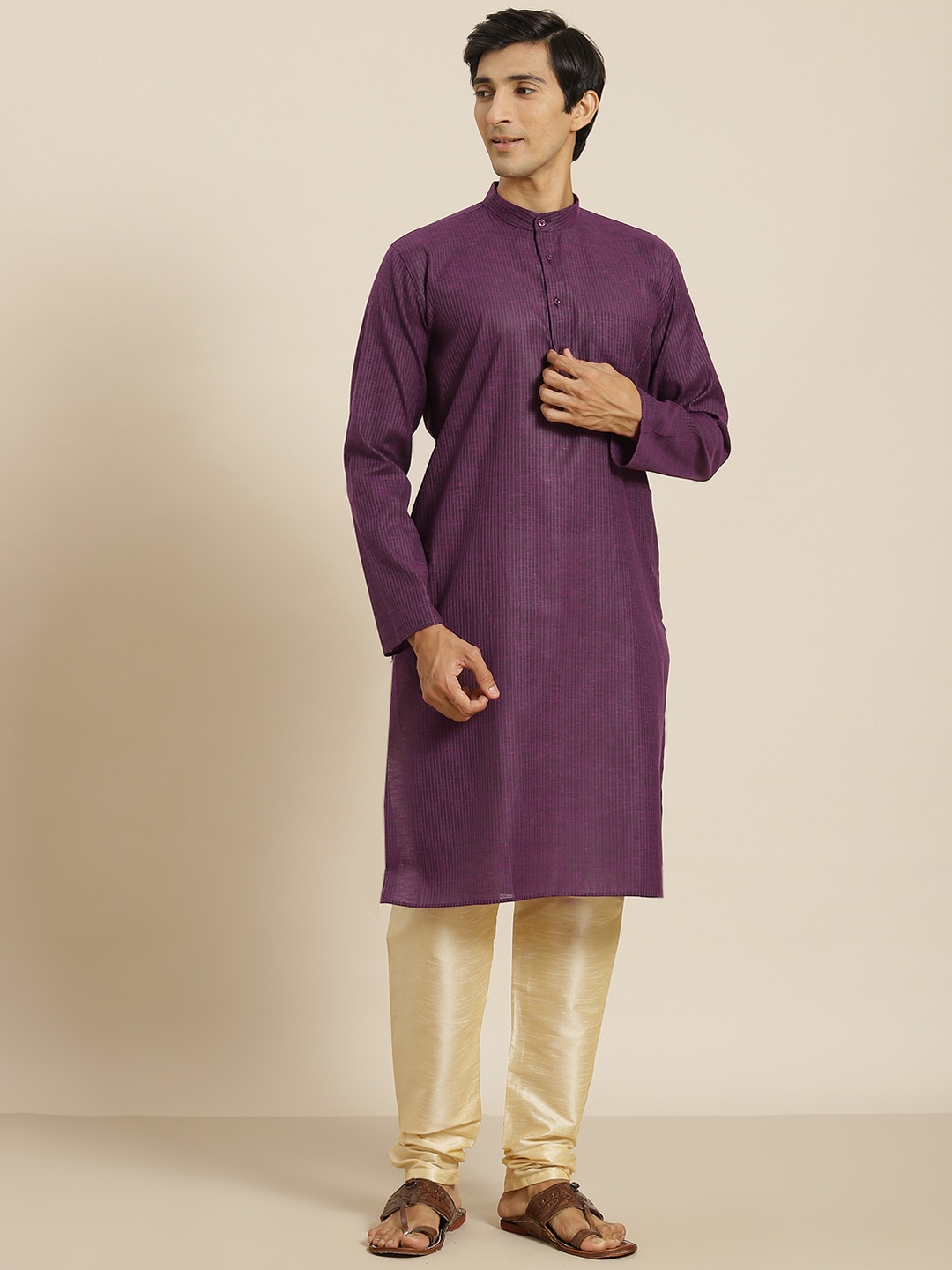 

SOJANYA Men Aubergine Striped Cotton Straight Kurta, Purple