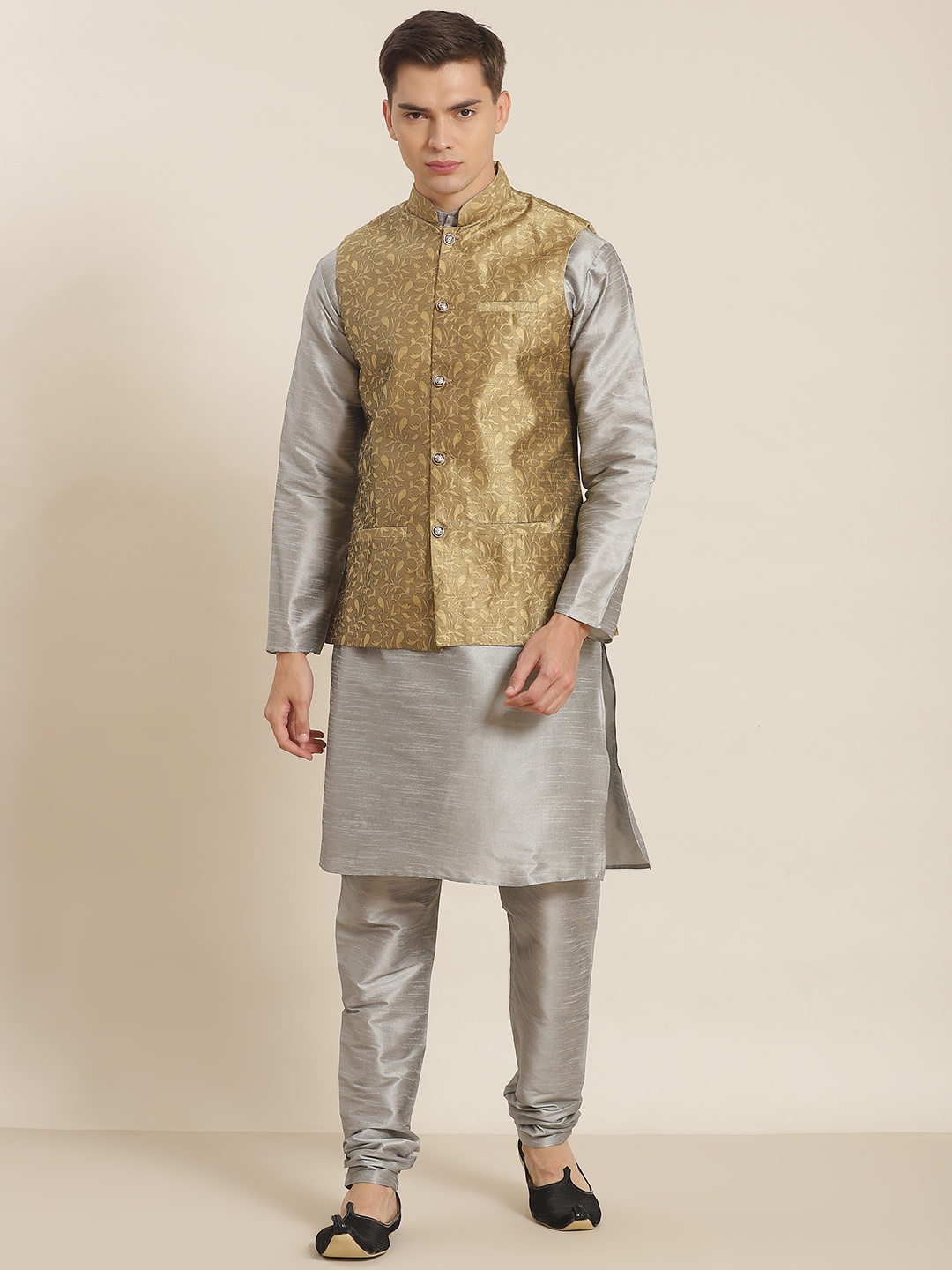 

SOJANYA Men Grey Woven Design Straight Kurta with Churidar & Nehru Jacket