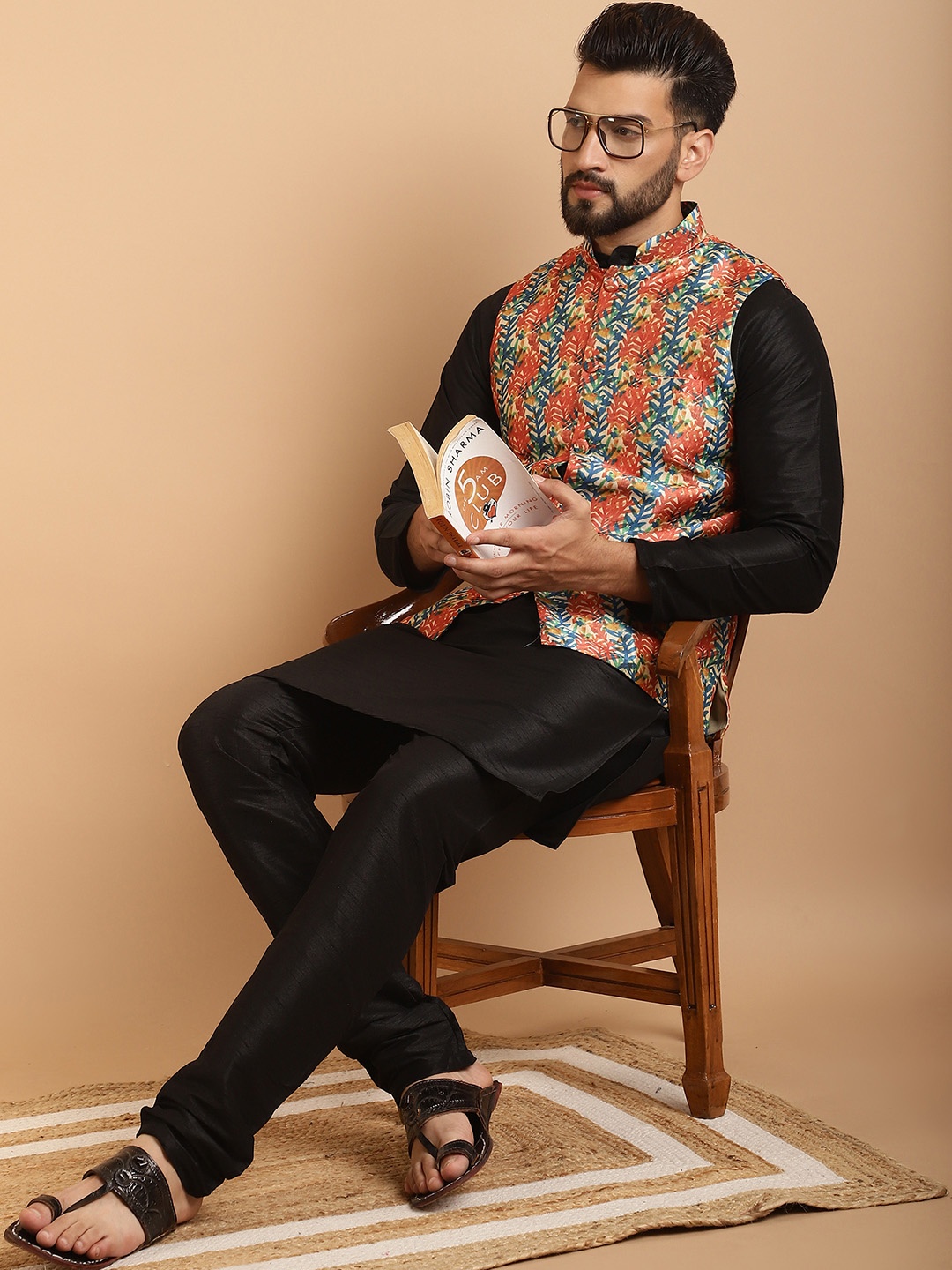 

SOJANYA Men Black Solid Regular Kurta with Churidar & Nehru Jacket