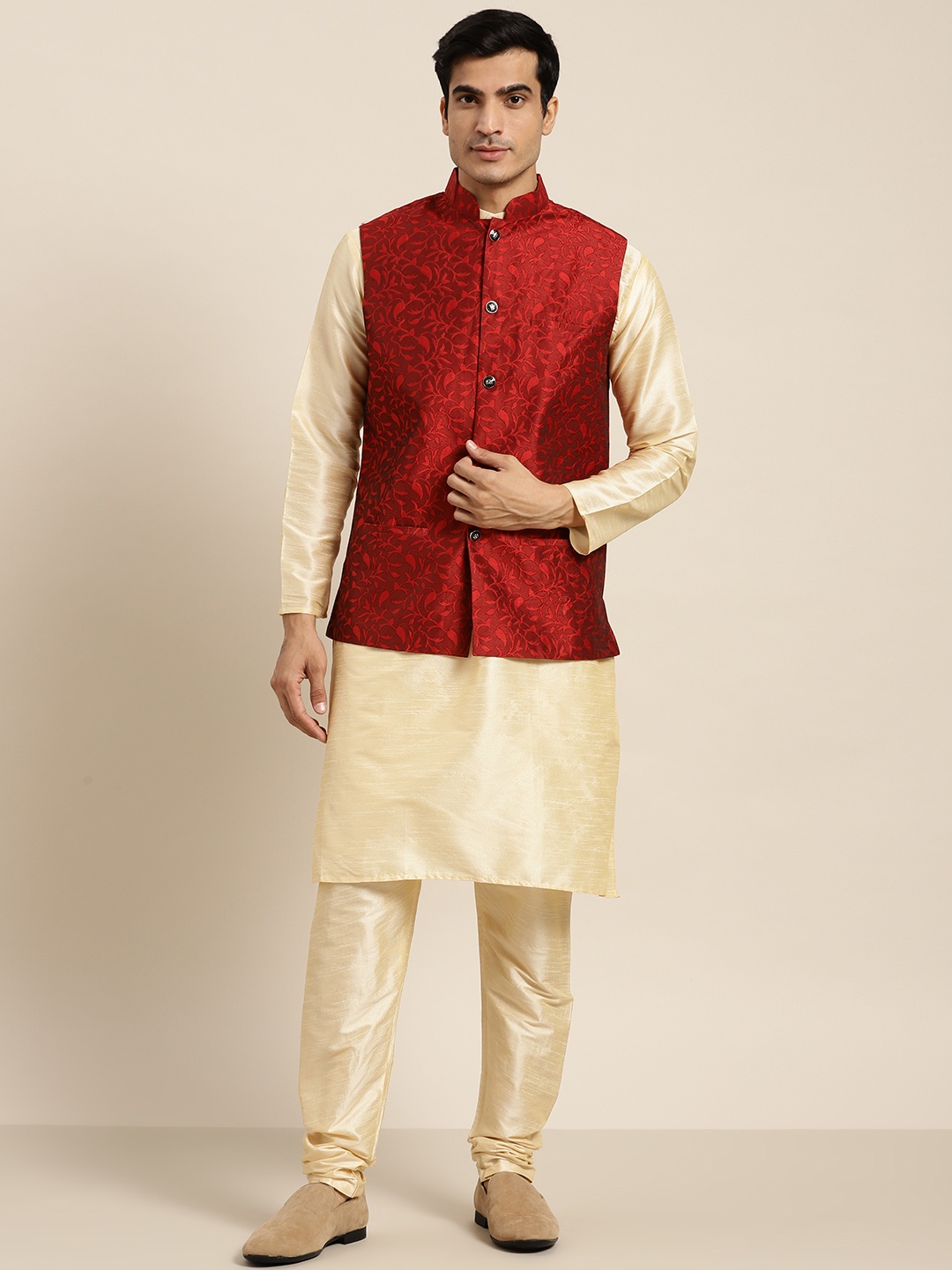 

SOJANYA Men Cream-Coloured & Red Solid Kurta with Churidar & Nehru Jacket