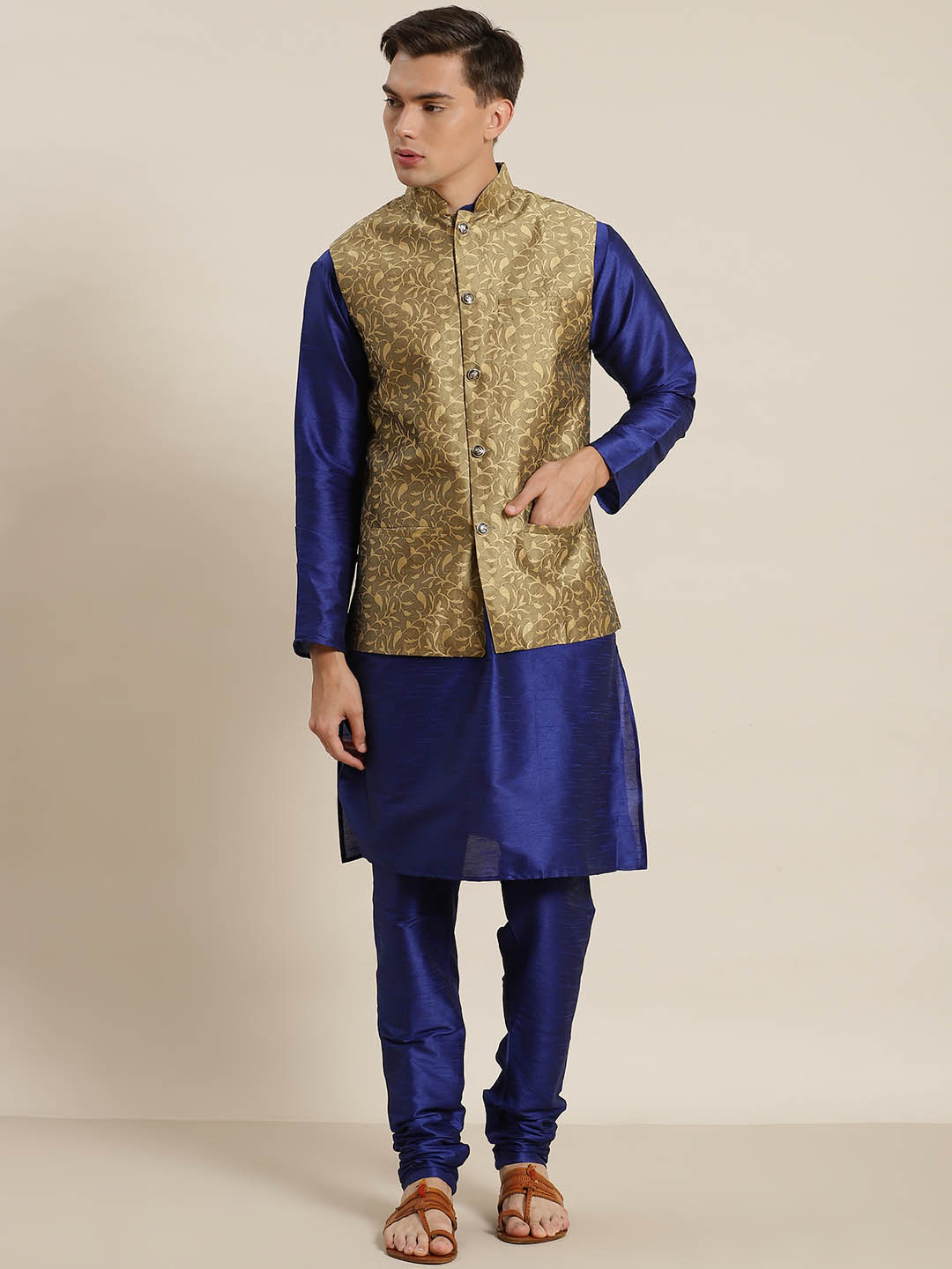 

SOJANYA Men Blue & Olive Green Ethnic Motifs Straight Kurta with Churidar & Nehru Jacket