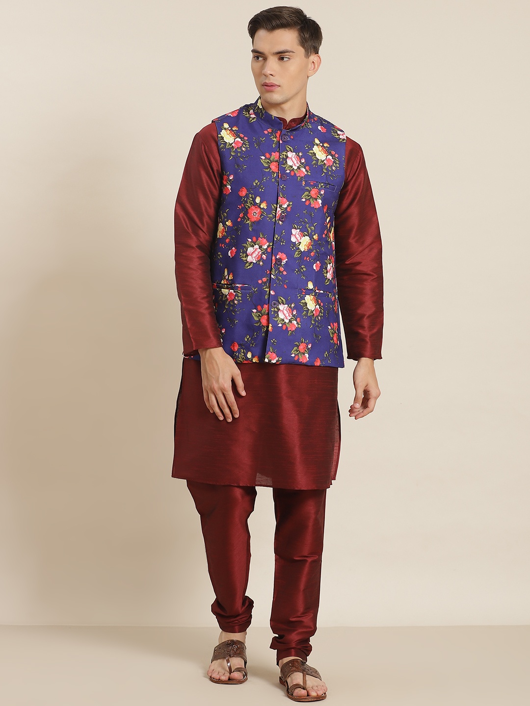 

SOJANYA Men Maroon Regular Kurta with Churidar & Nehru Jacket