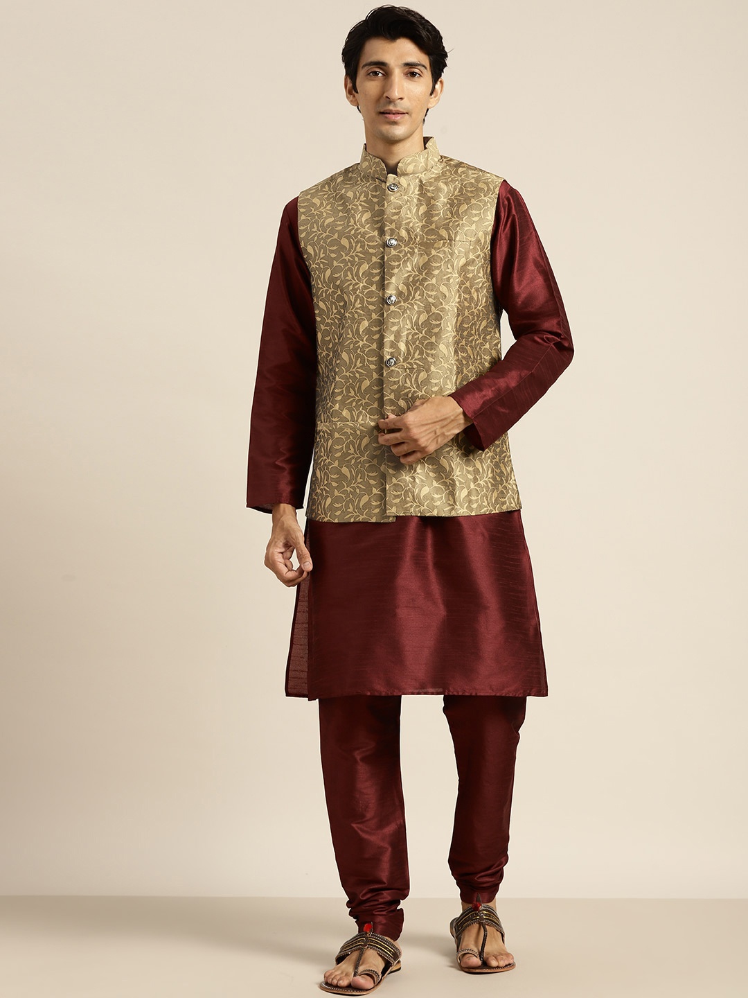 

SOJANYA Men Maroon Solid Regular Kurta with Churidar & Nehru Jacket