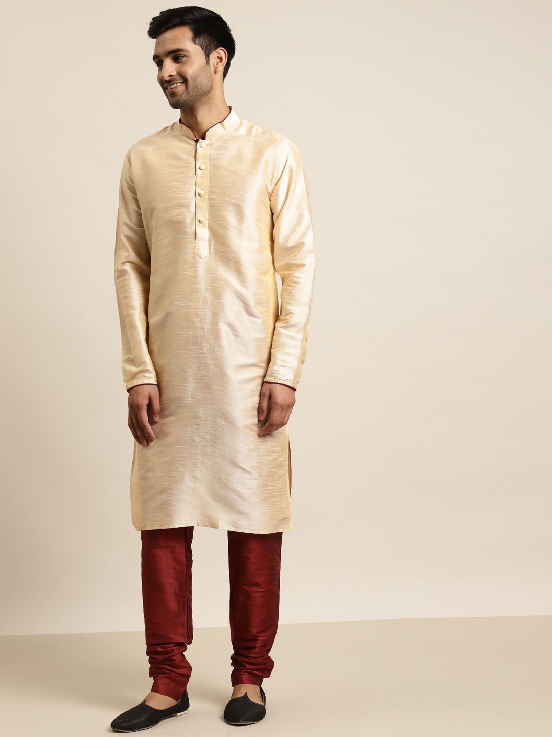 

SOJANYA Men Cream-Coloured & Maroon Solid Regular Kurta with Churidar
