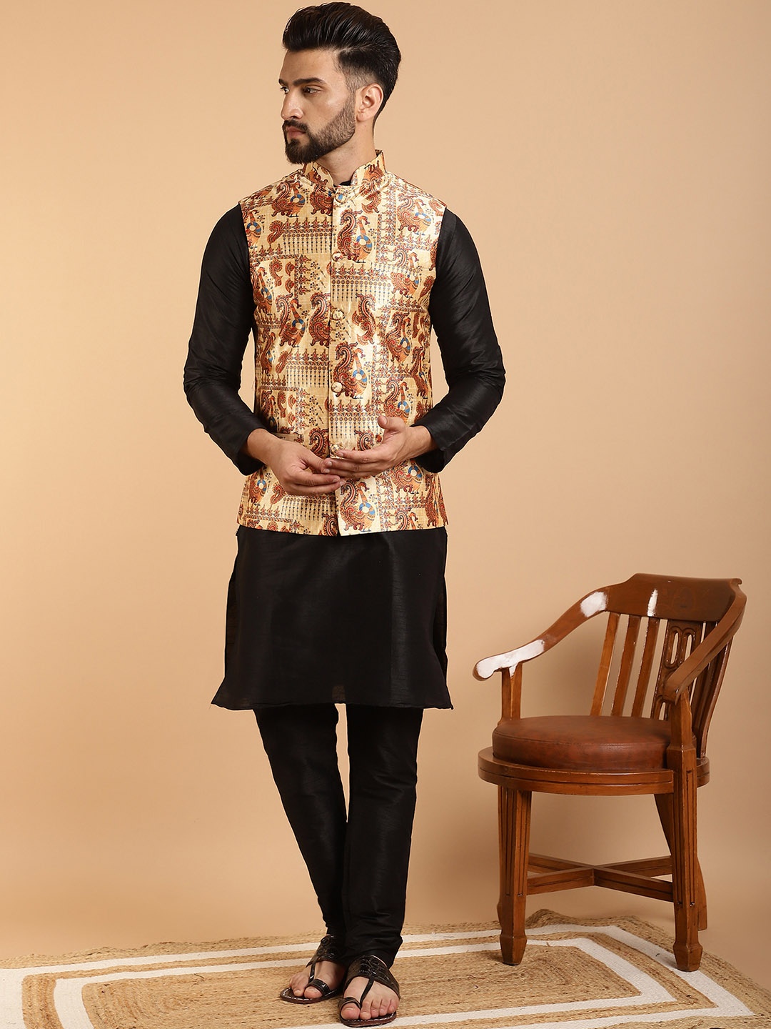 

SOJANYA Men Black & Cream-Coloured Solid Kurta with Churidar & Printed Nehru Jacket