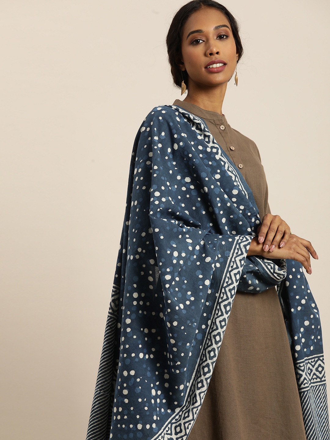 

Taavi Navy Blue & White Indigo Dyed Pure Cotton Sustainable Dupatta