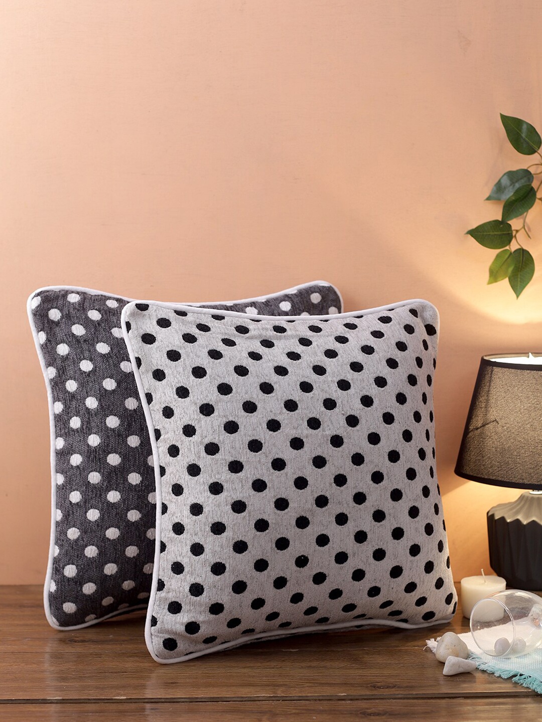 

ROMEE White Set of 2 Square Cushion Covers