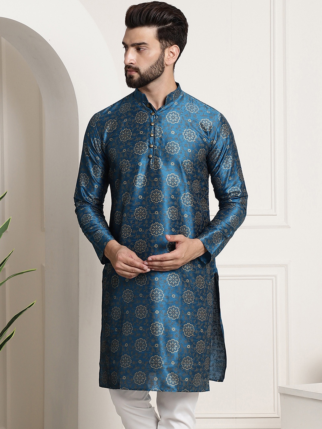 

SOJANYA Men Teal Blue & Golden Ethnic Motifs Printed Kurta