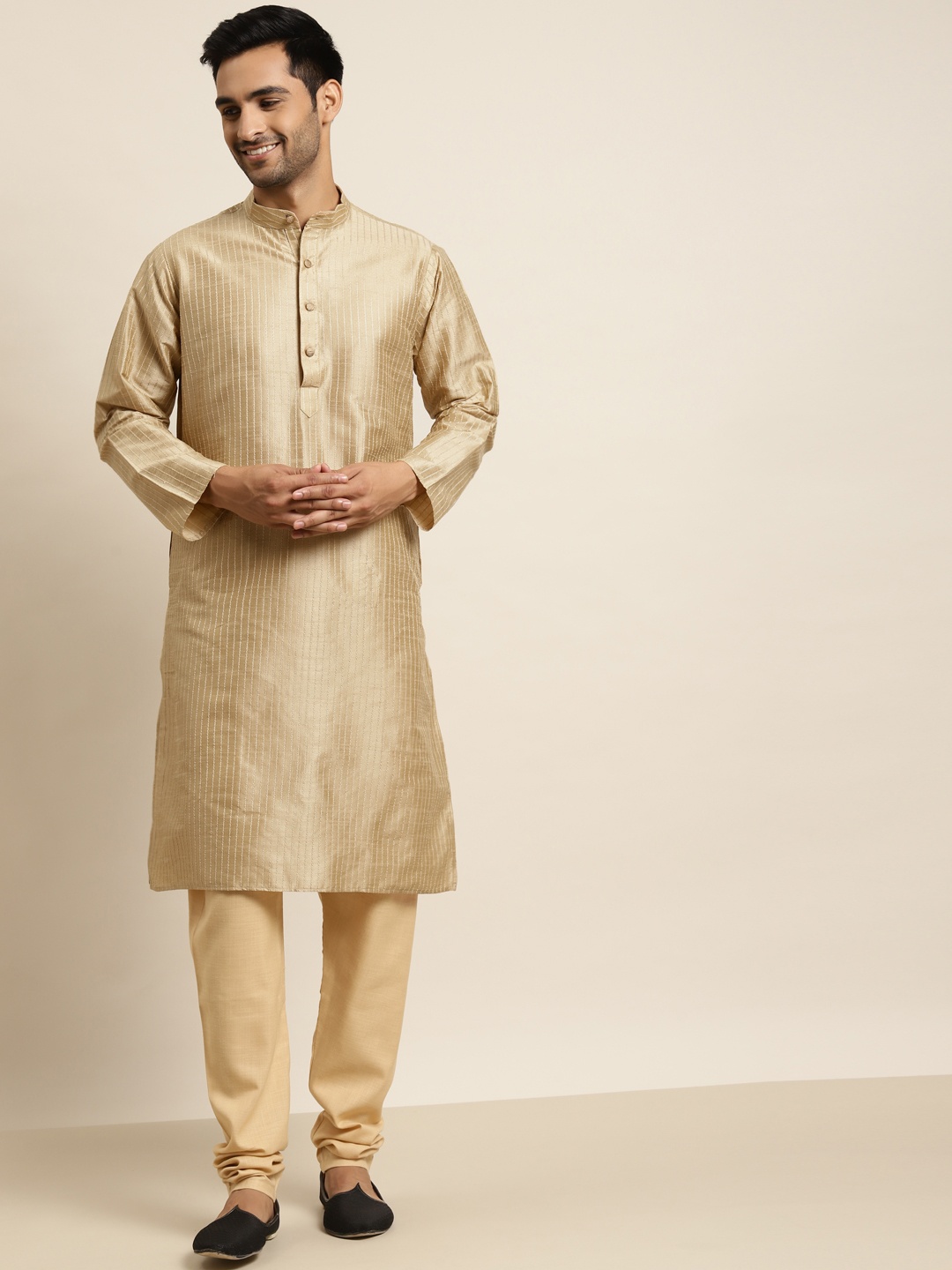

SOJANYA Men Golden Kurta, Gold