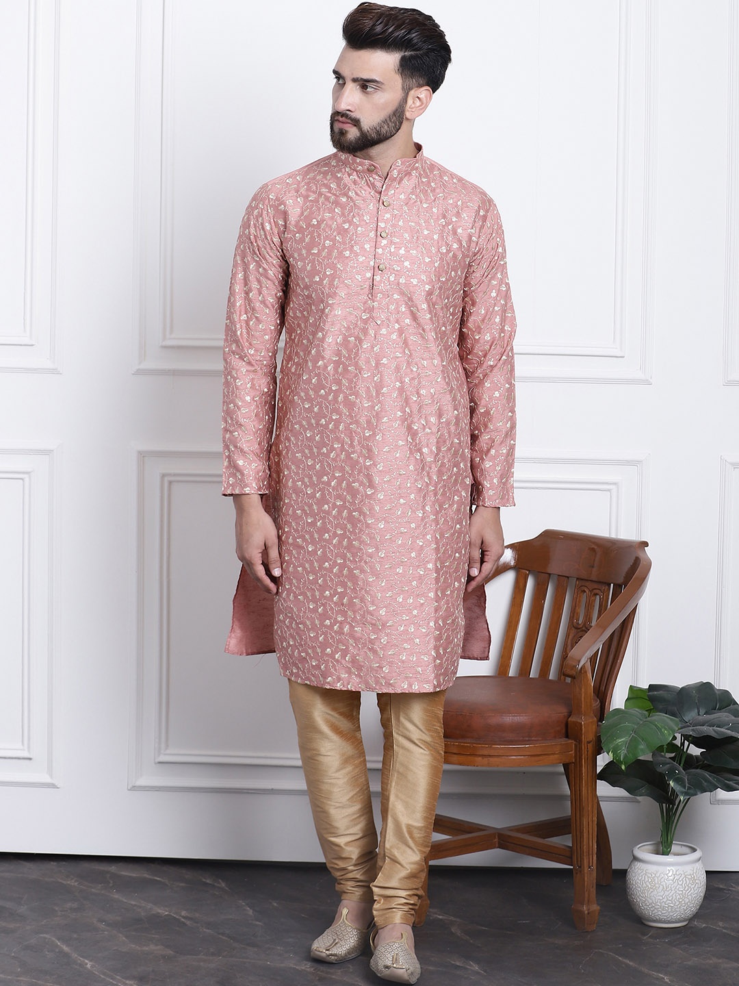 SOJANYA Men Coral Embroidered Regular Sequinned Kurta with Churidar