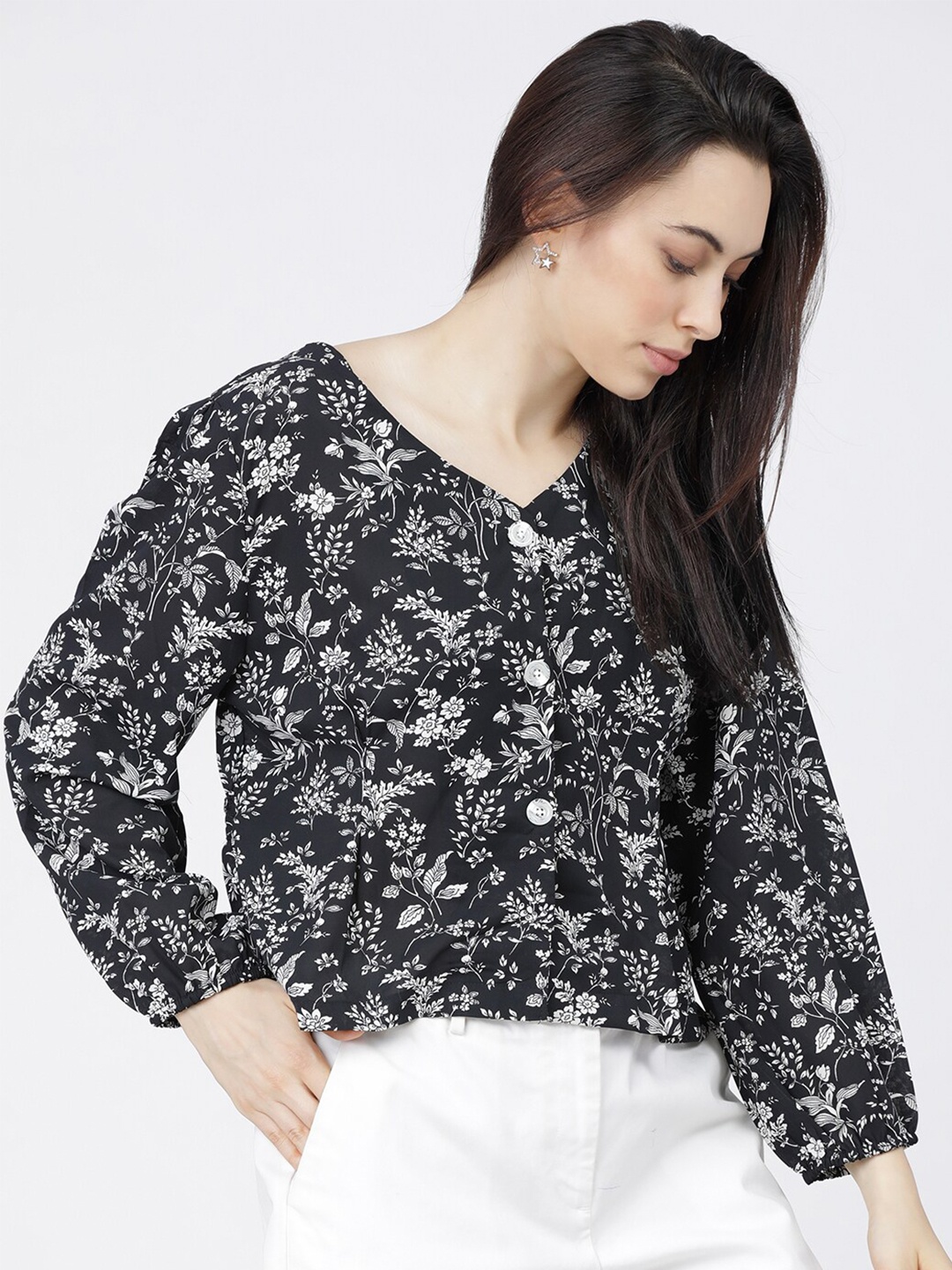 

Tokyo Talkies Black & White Floral Puff Sleeve Regular Top