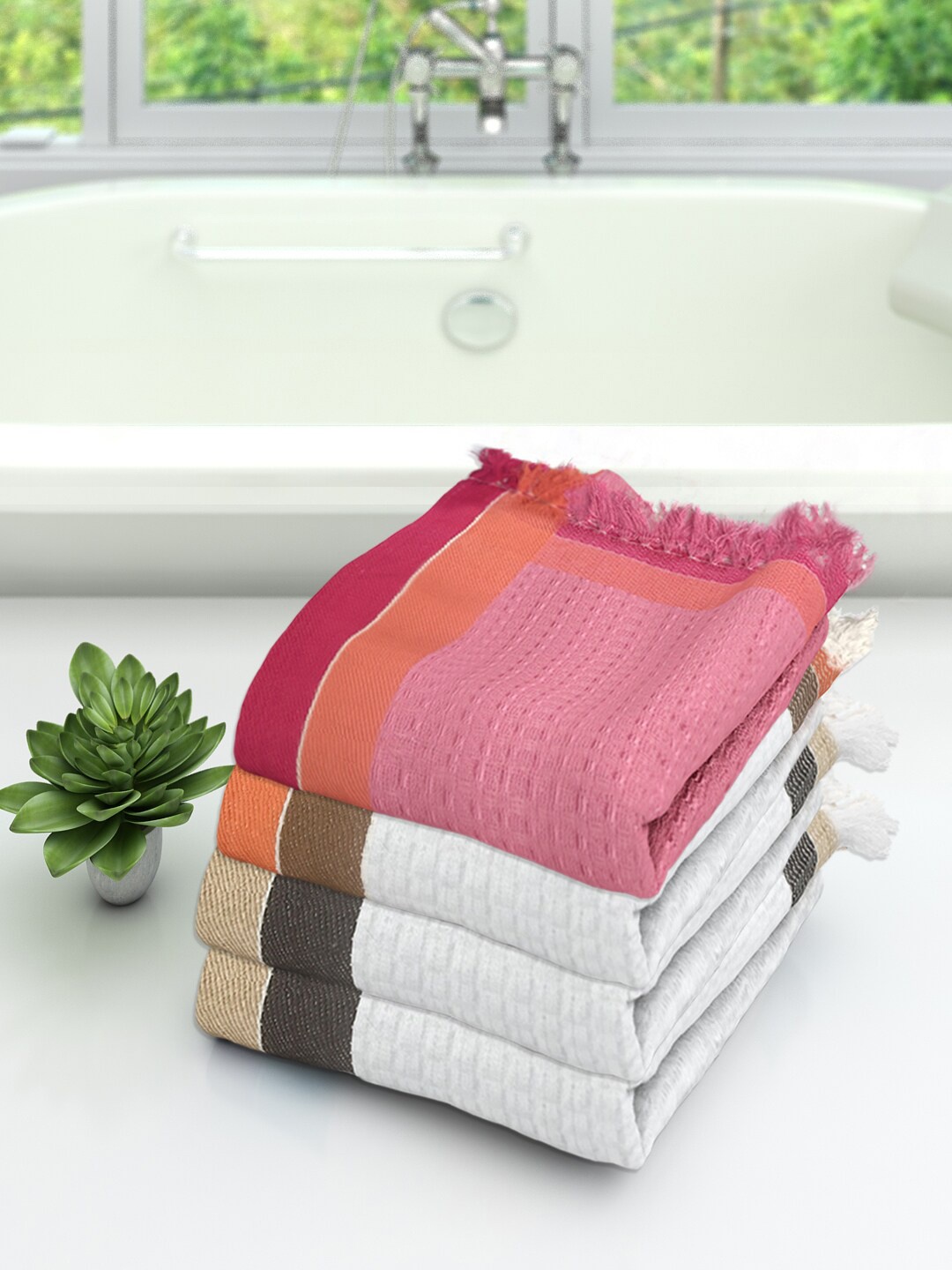 

Athom Trendz Set Of 4 Pink & White High Absorbant Bath Towel