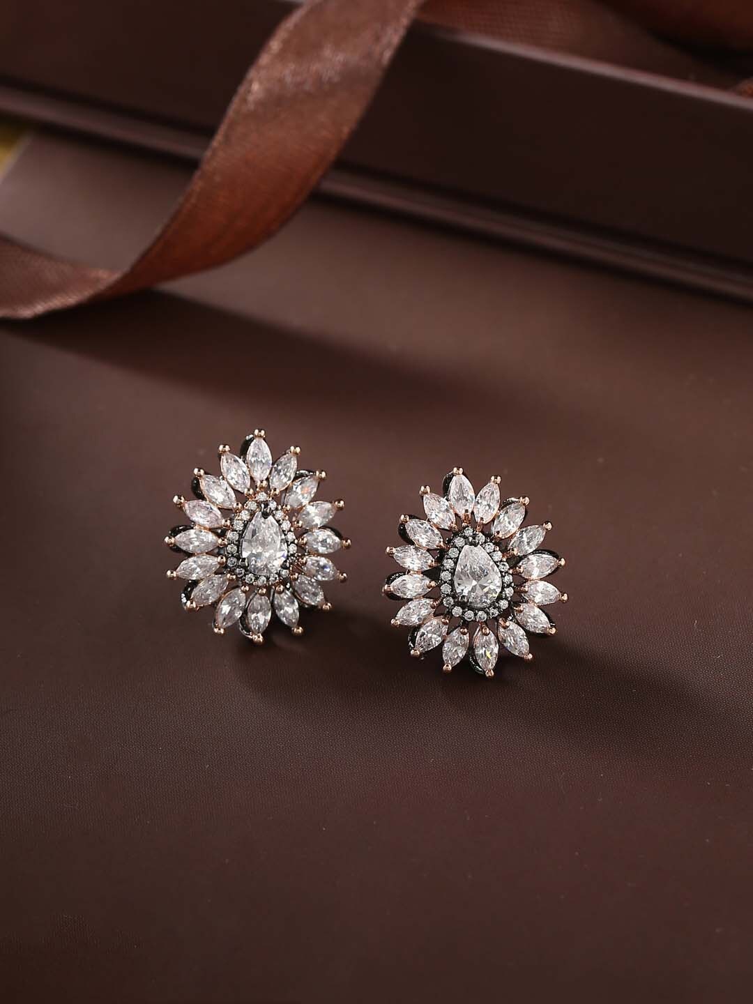 

Tistabene White Contemporary Studs Earrings