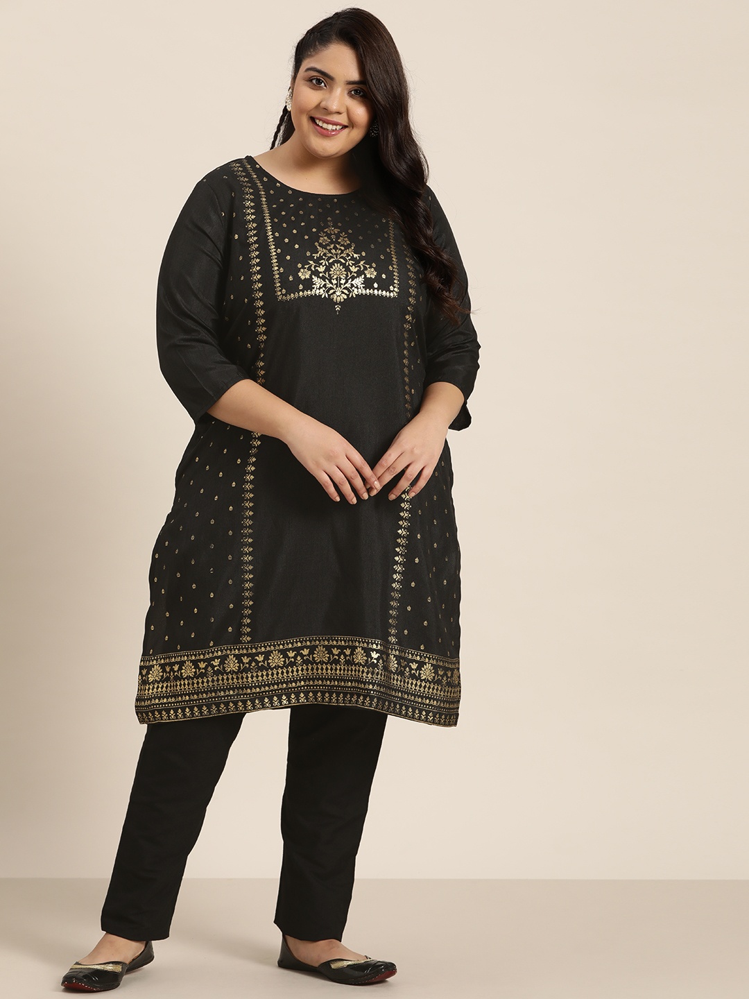 

Sztori Plus Size Women Black & Golden Foil Print Kurta