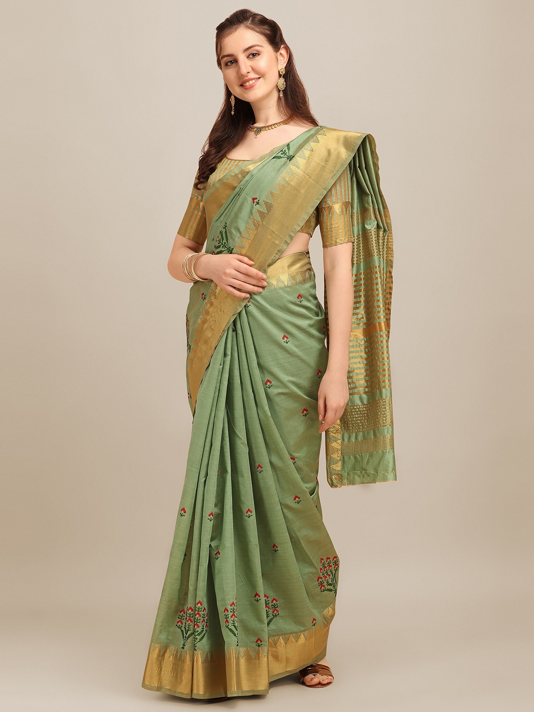 

RAJGRANTH Green & Gold-Toned Floral Embroidered Silk Cotton Designer Saree