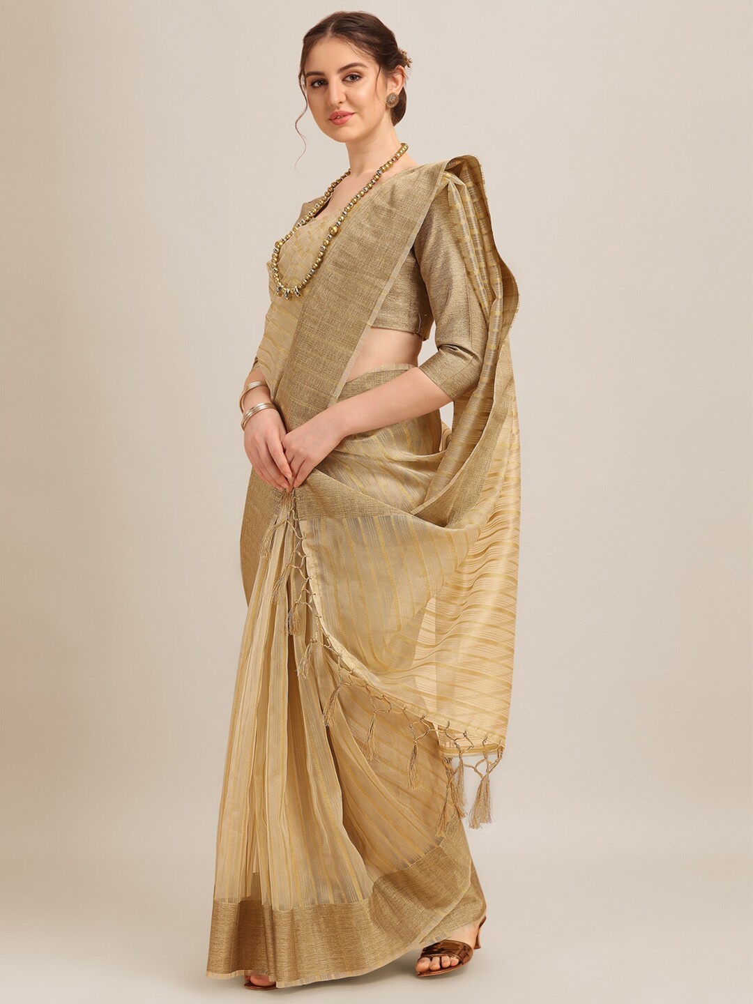 

RAJGRANTH Cream-Coloured & Gold-Toned Striped Zari Organza Designer Saree